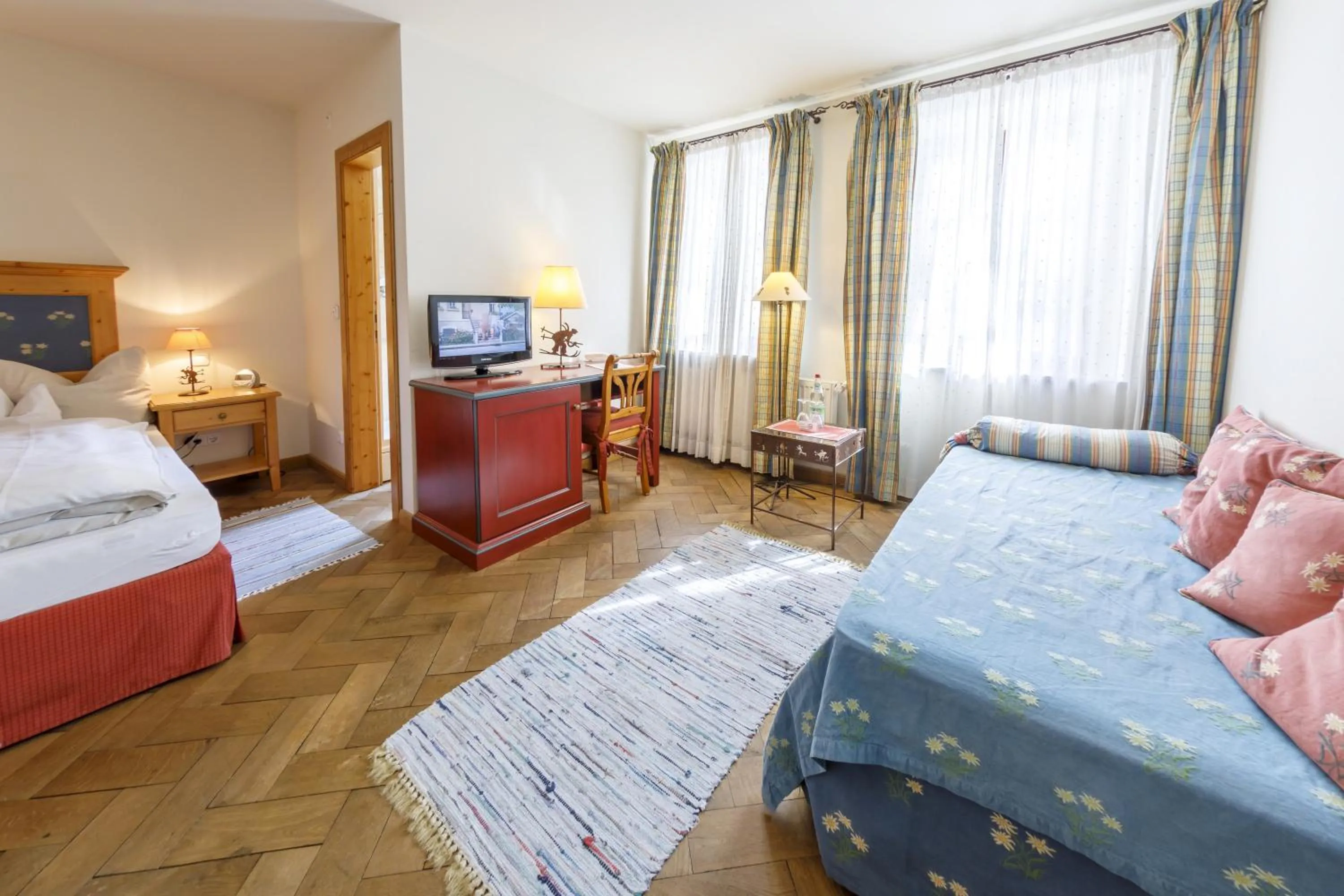 Photo of the whole room, Bed in Hotel & Gasthof Fraundorfer