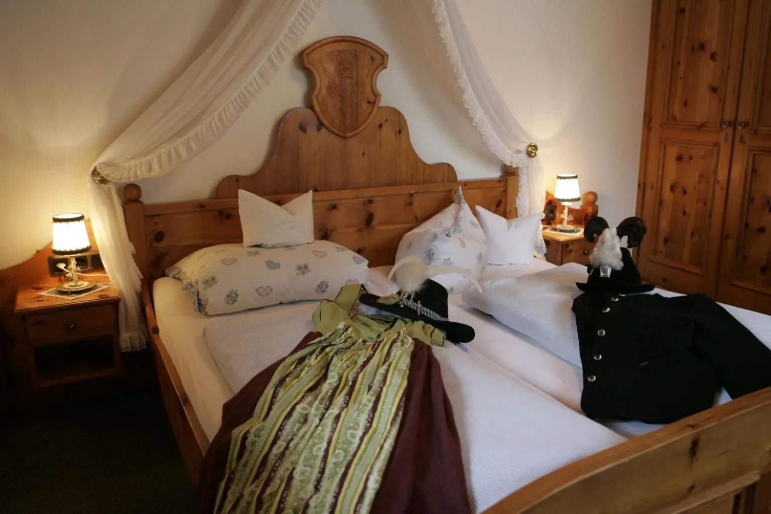 Bed in Hotel & Gasthof Fraundorfer