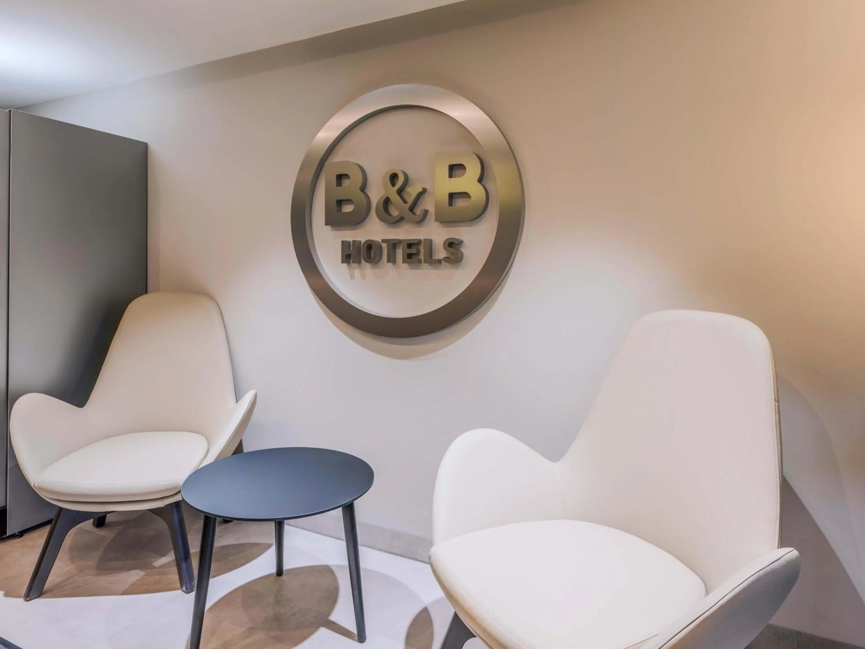 Lobby or reception in B&B HOTEL Ingolstadt-Lenting