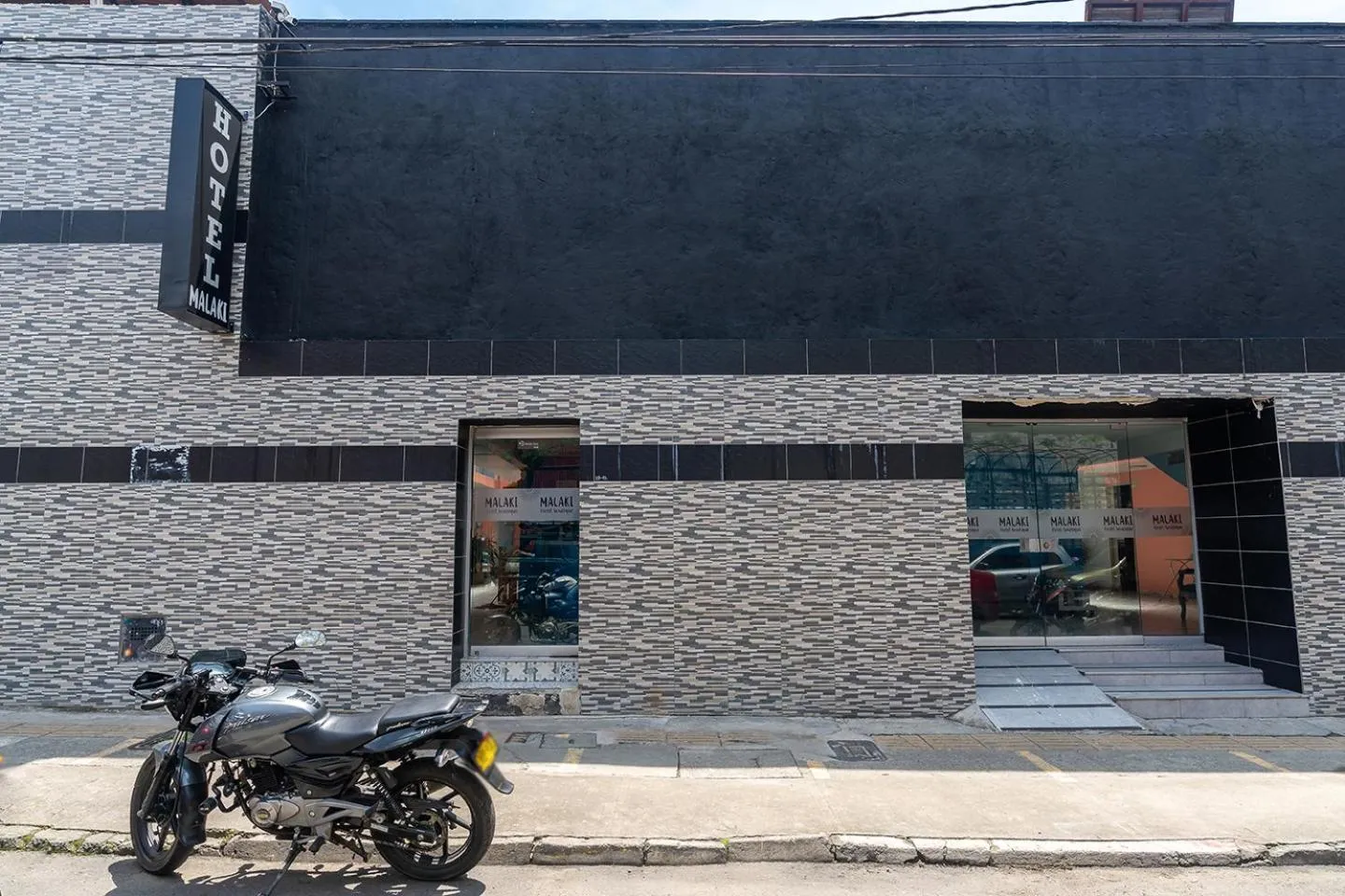 Facade/entrance in Ayenda Malaki