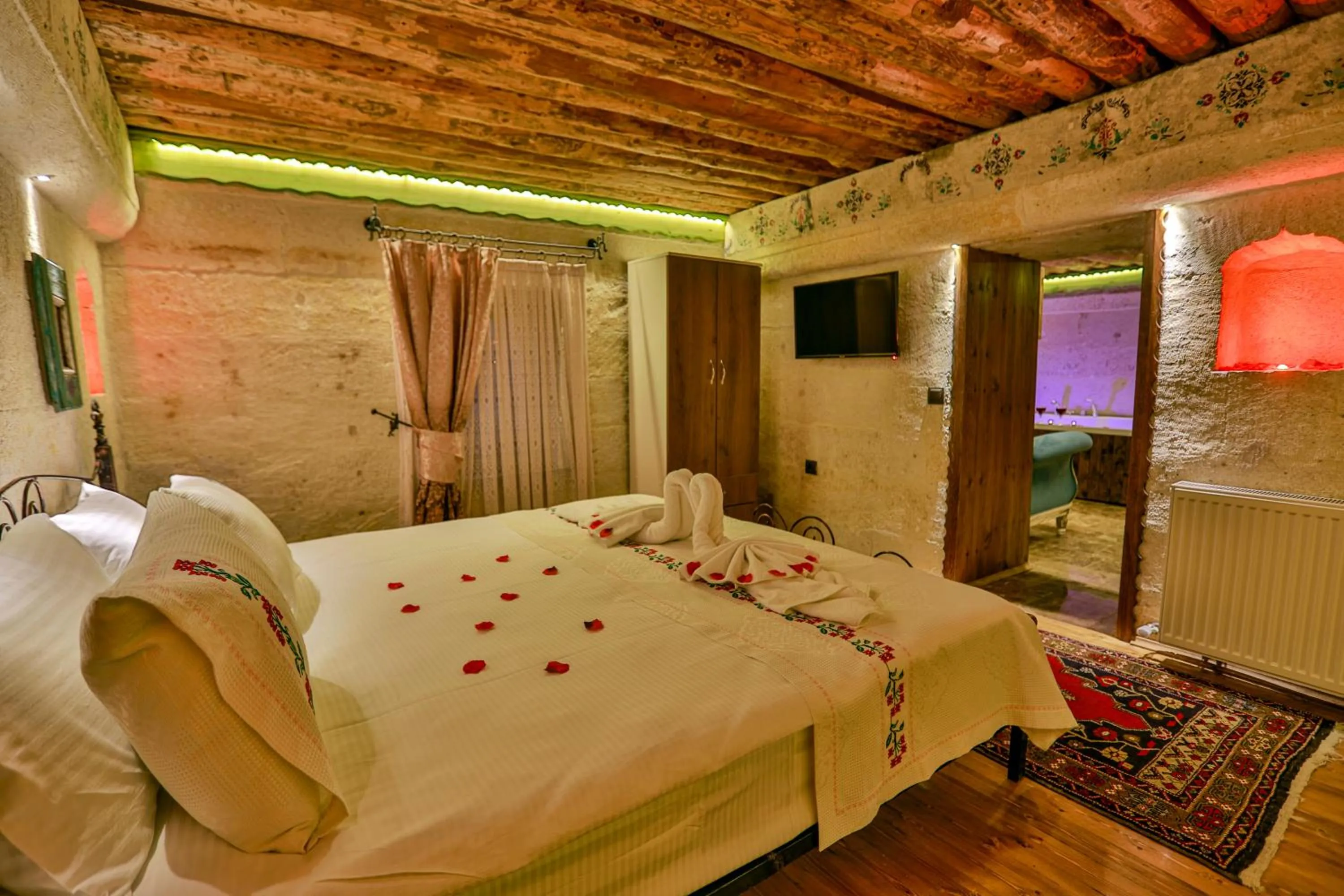Bed in Casia Cave Suites