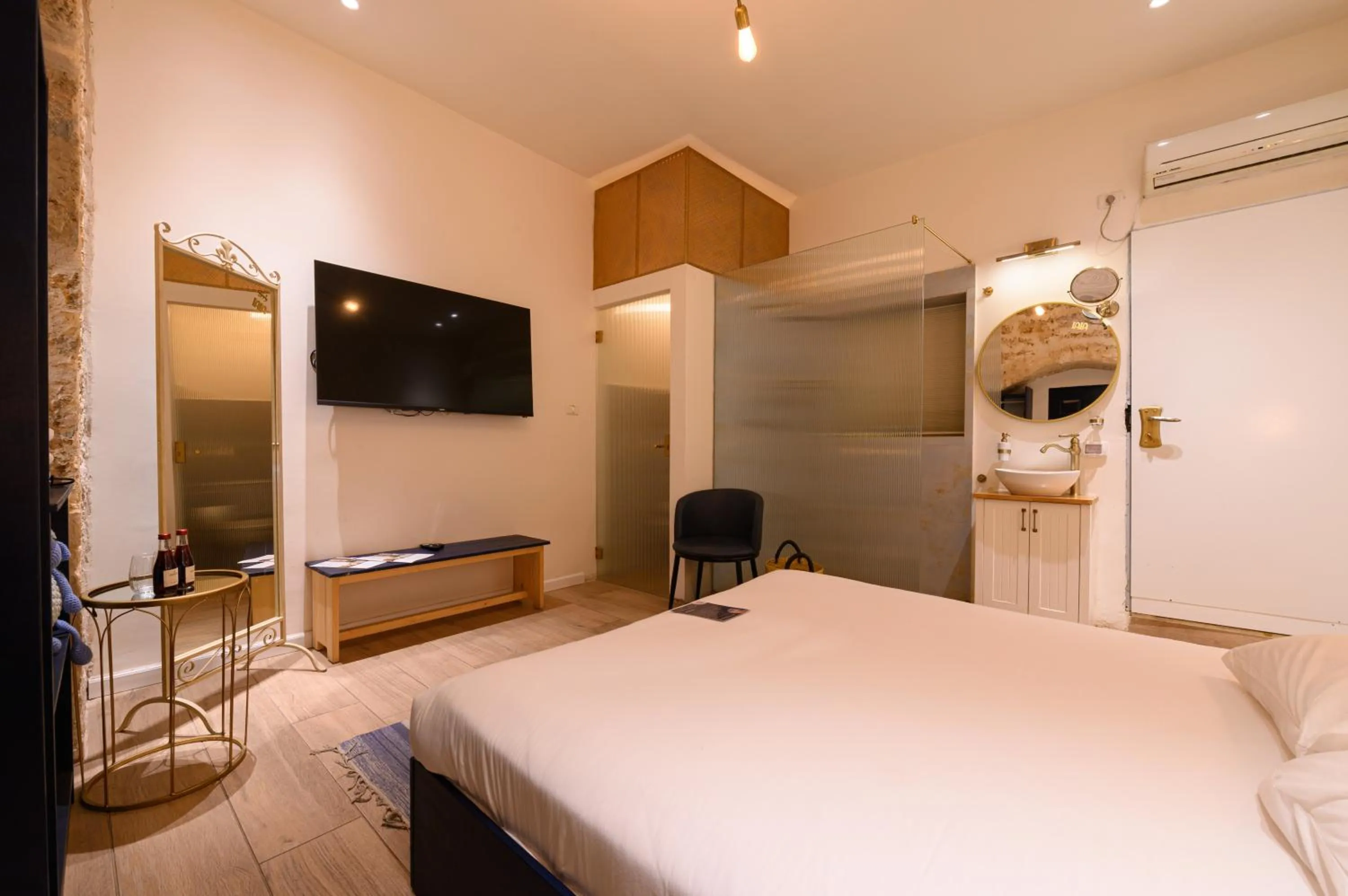 Bed in Tel-Aviv LALA Boutique Hotel