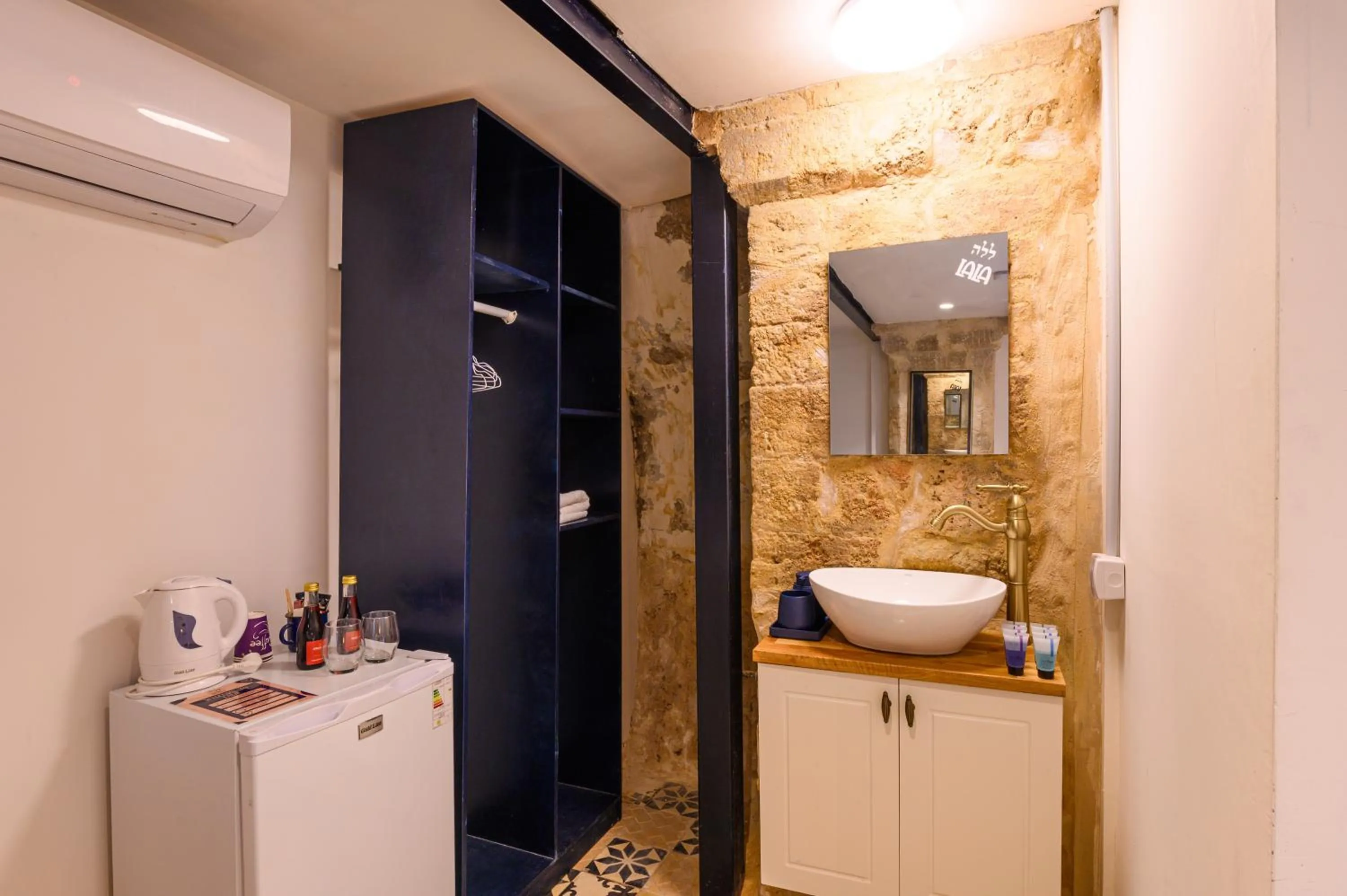 wardrobe in Tel-Aviv LALA Boutique Hotel