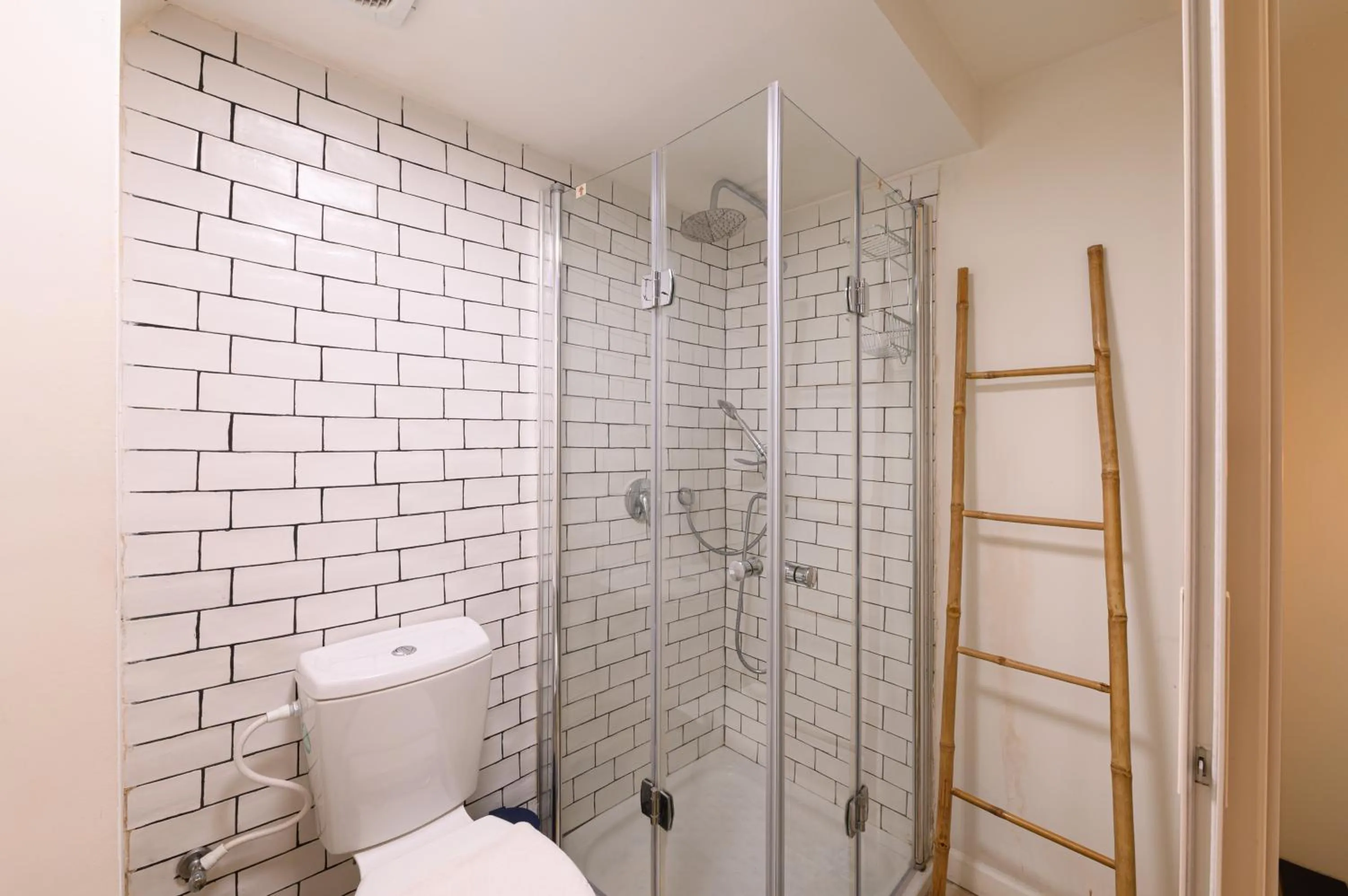 Shower in Tel-Aviv LALA Boutique Hotel