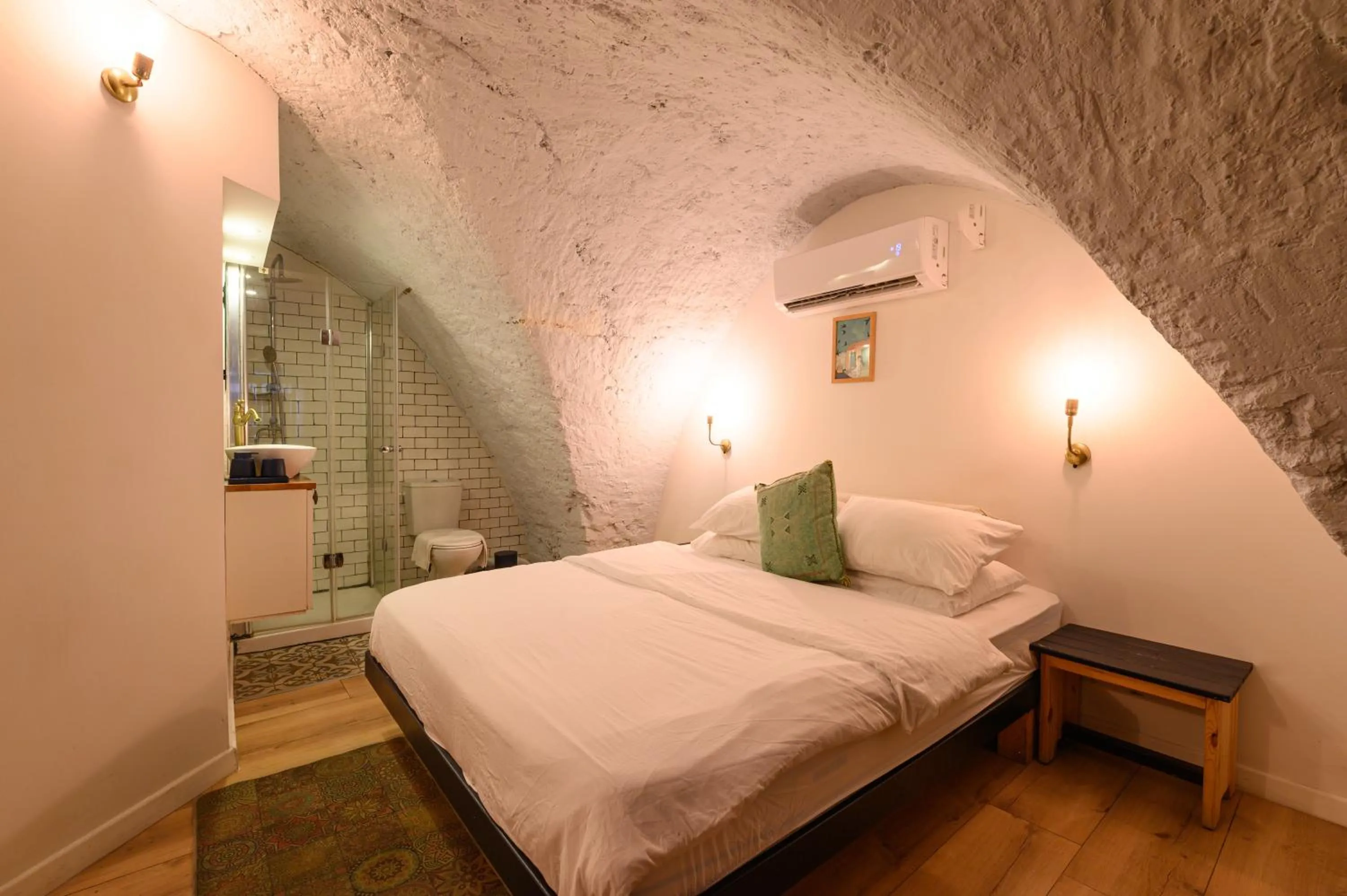 Bed in Tel-Aviv LALA Boutique Hotel