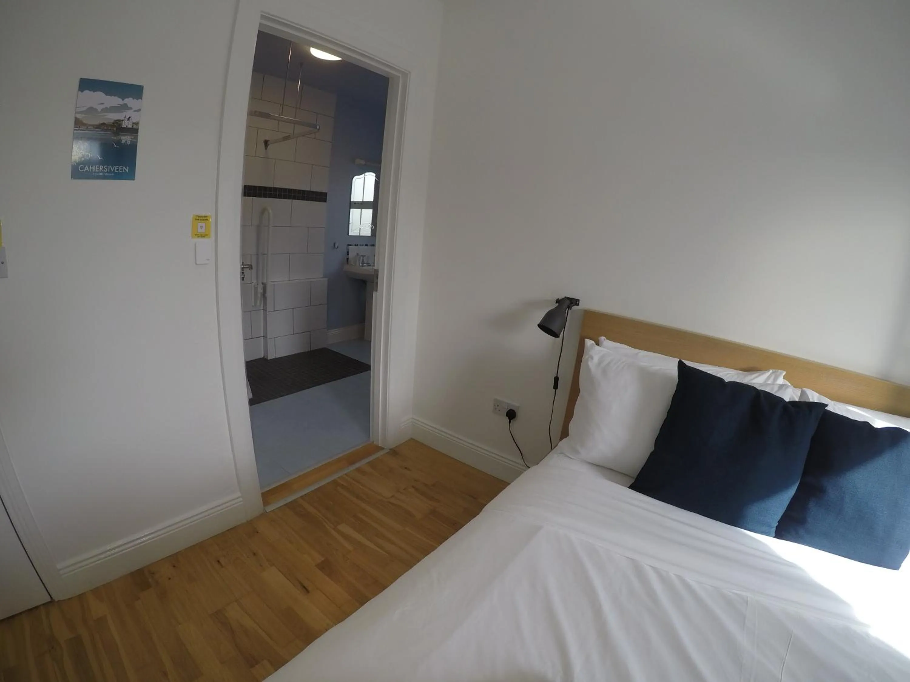 acessibility, Bed in Seagull Cottage B&B