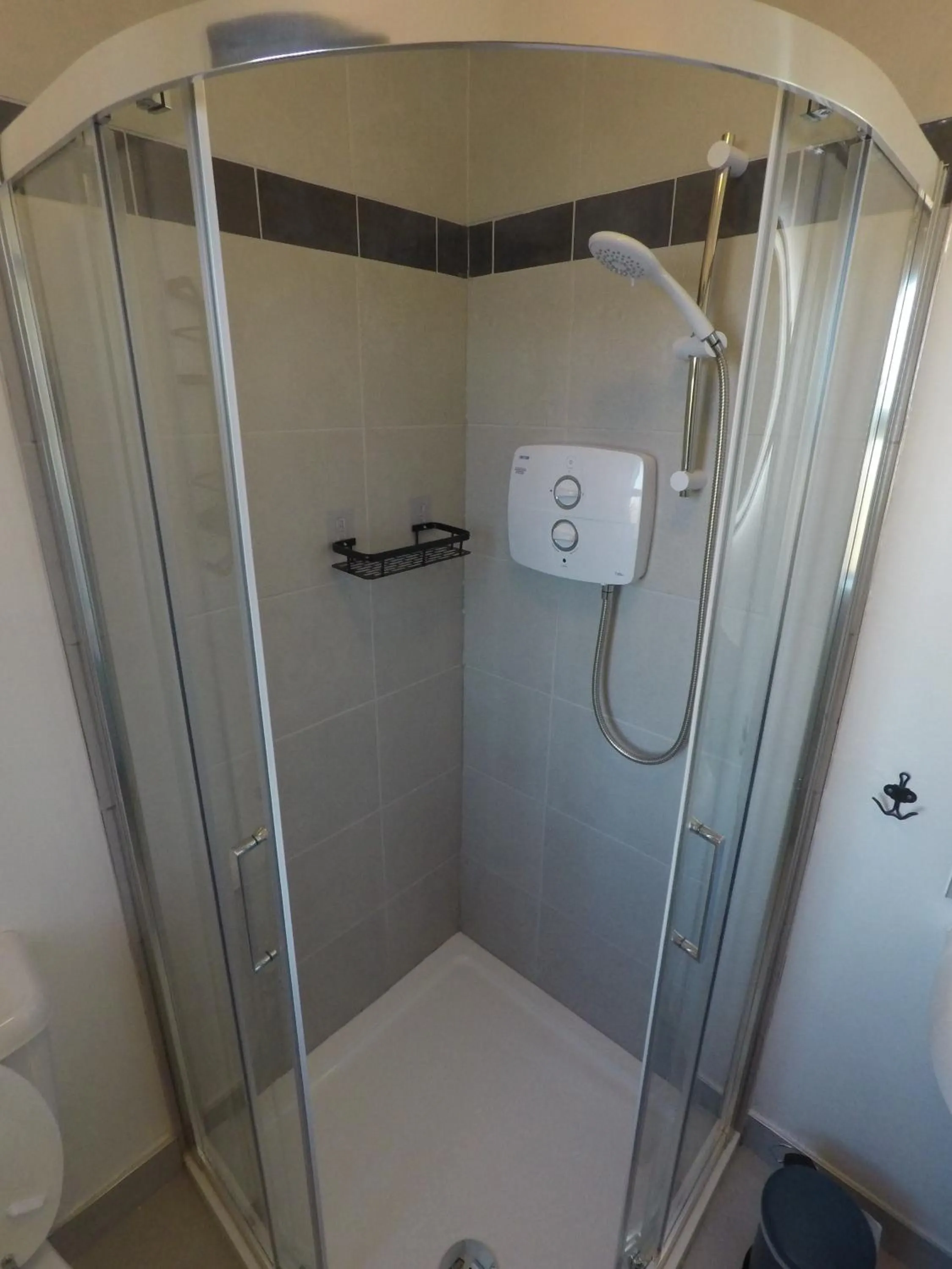 Shower in Seagull Cottage B&B