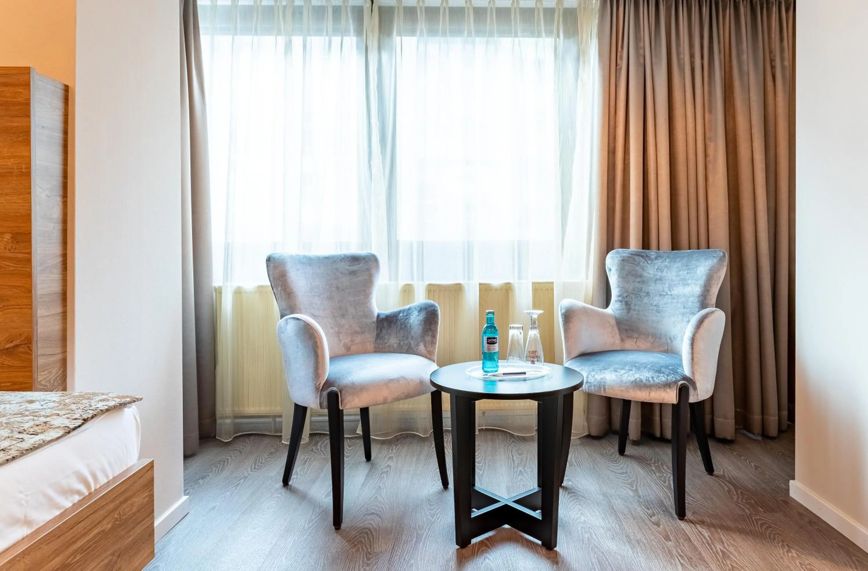 Seating area, Bed in Villa Westend Hotel an der Messe