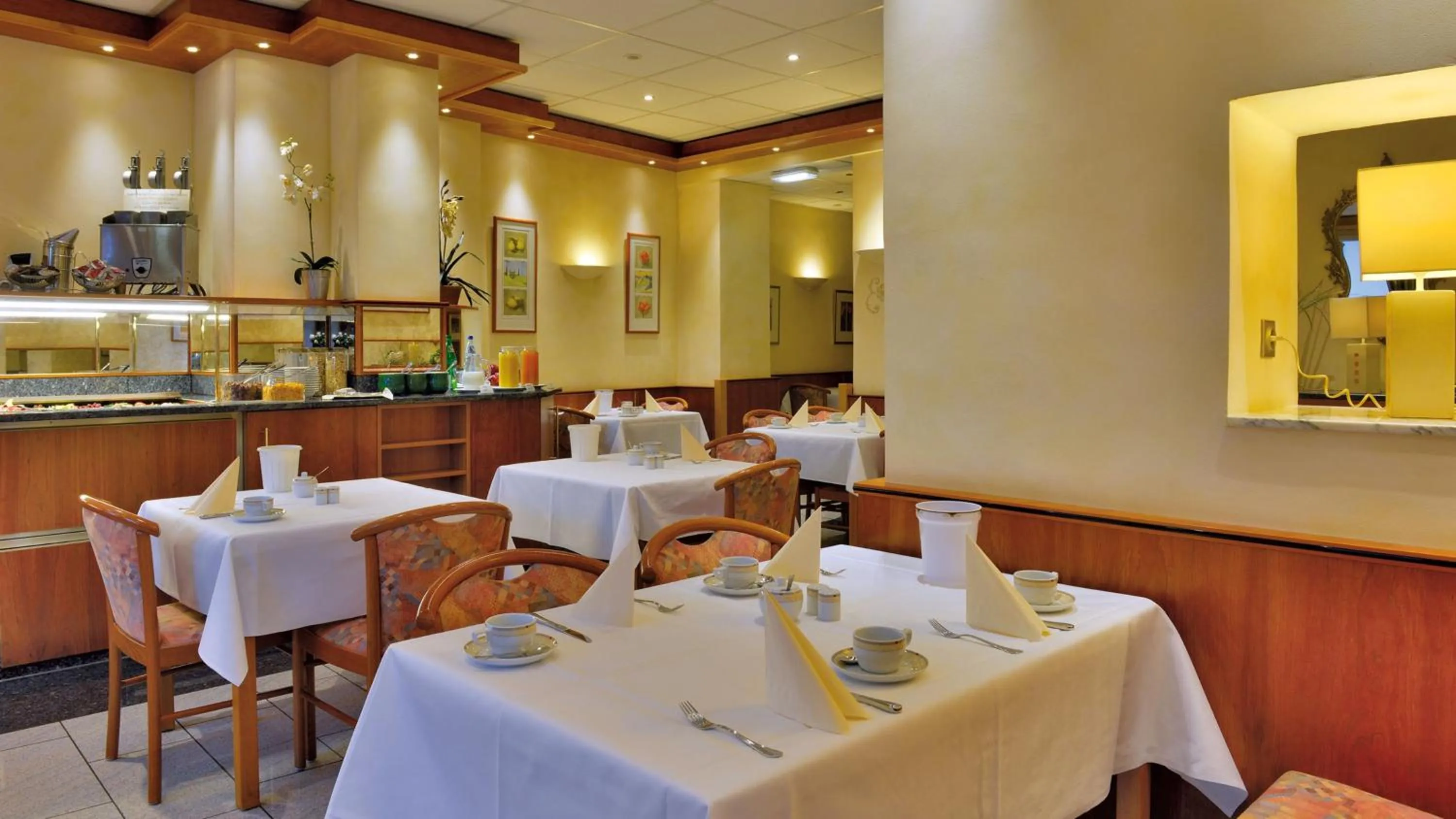 Restaurant/places to eat in Hotel Ilbertz Garni