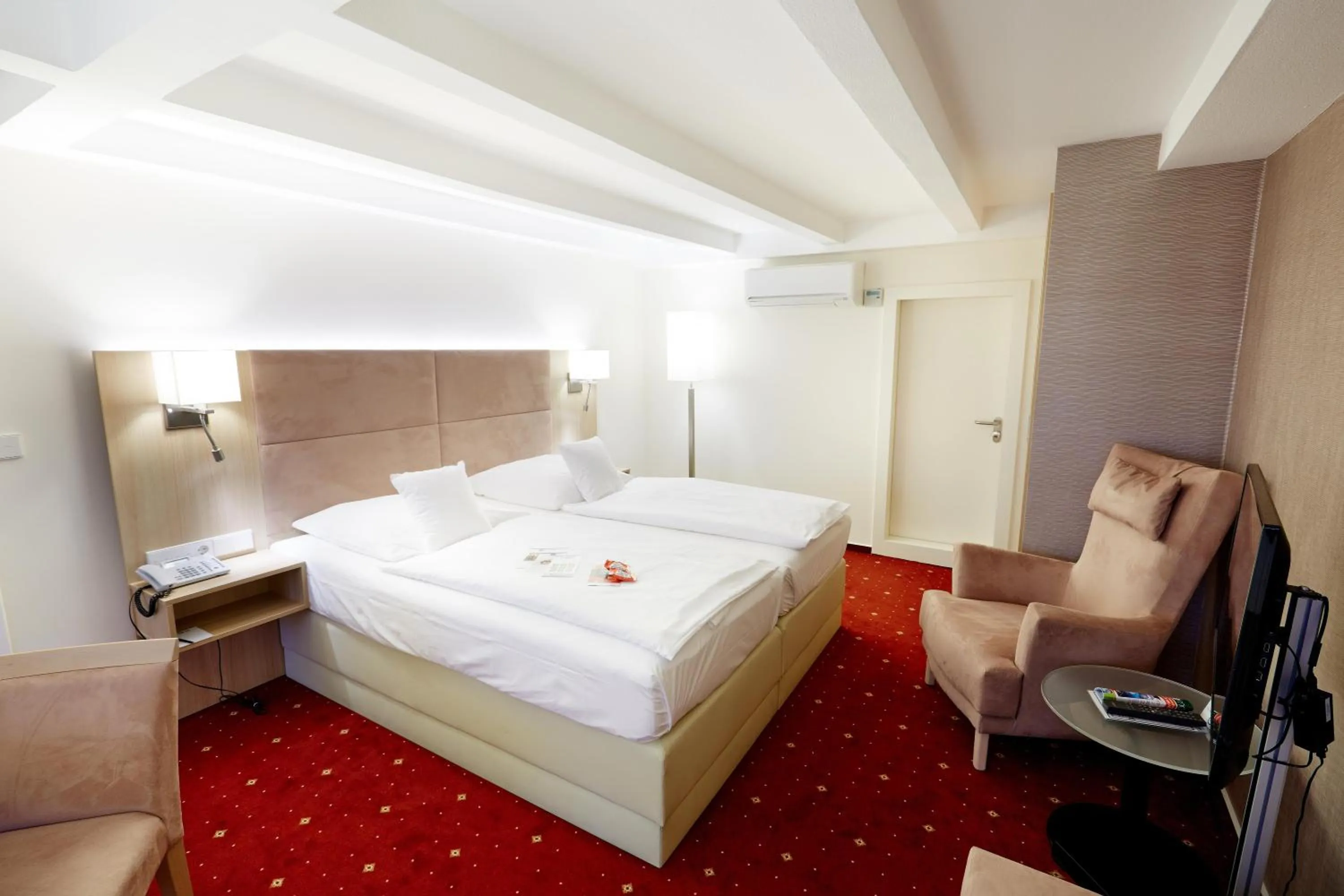 Photo of the whole room, Bed in Best Western Hotel zur Post