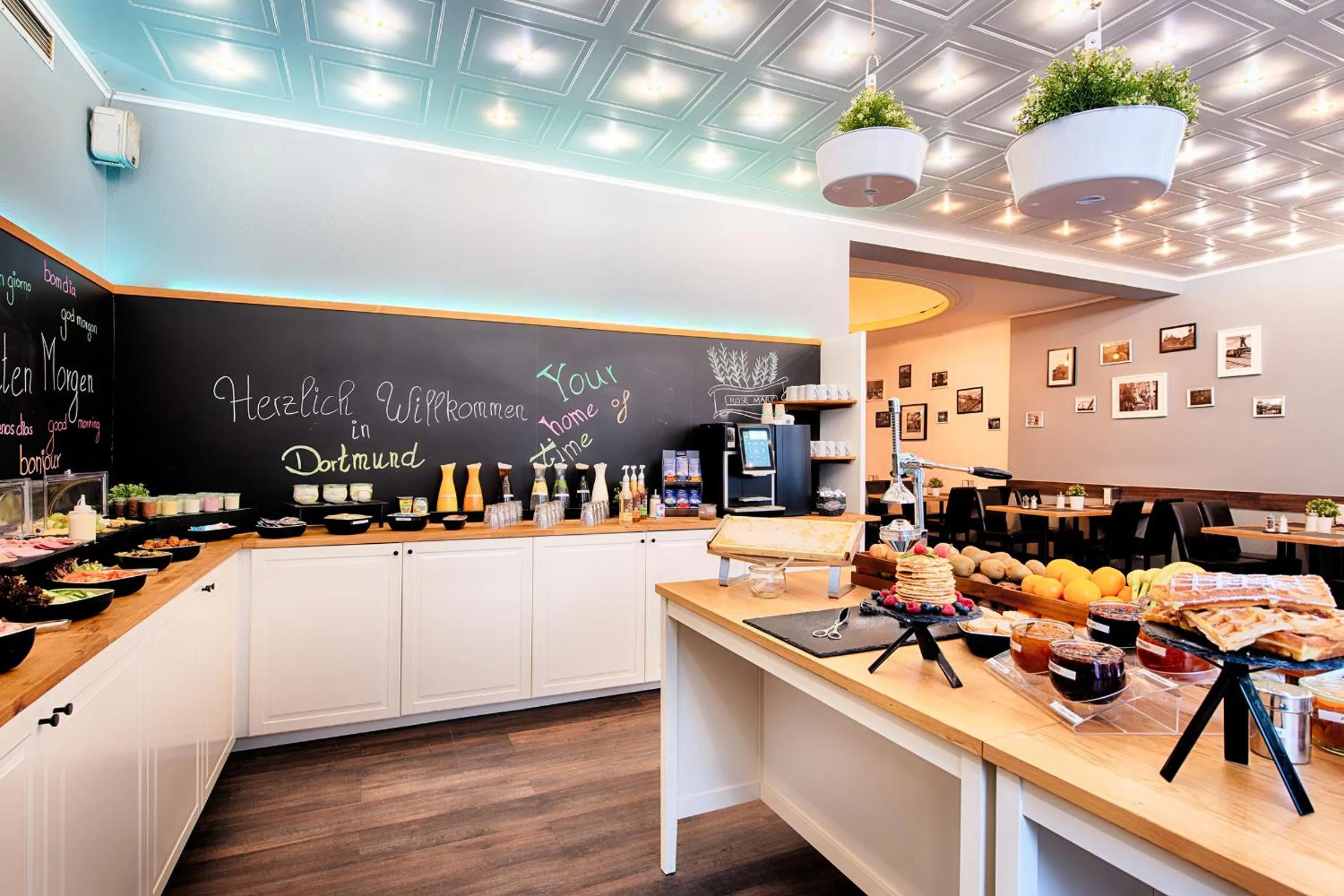 Food and drinks in Home Hotel