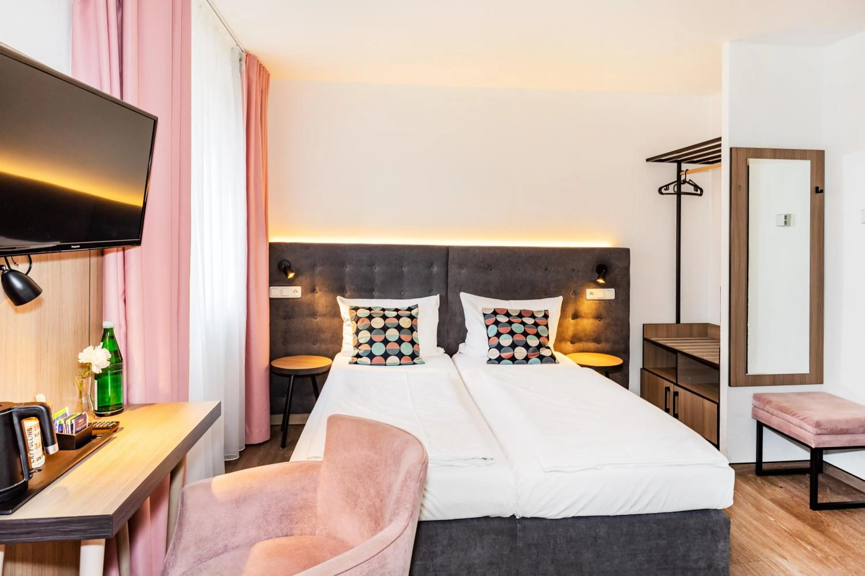 Bedroom, Bed in Home Hotel