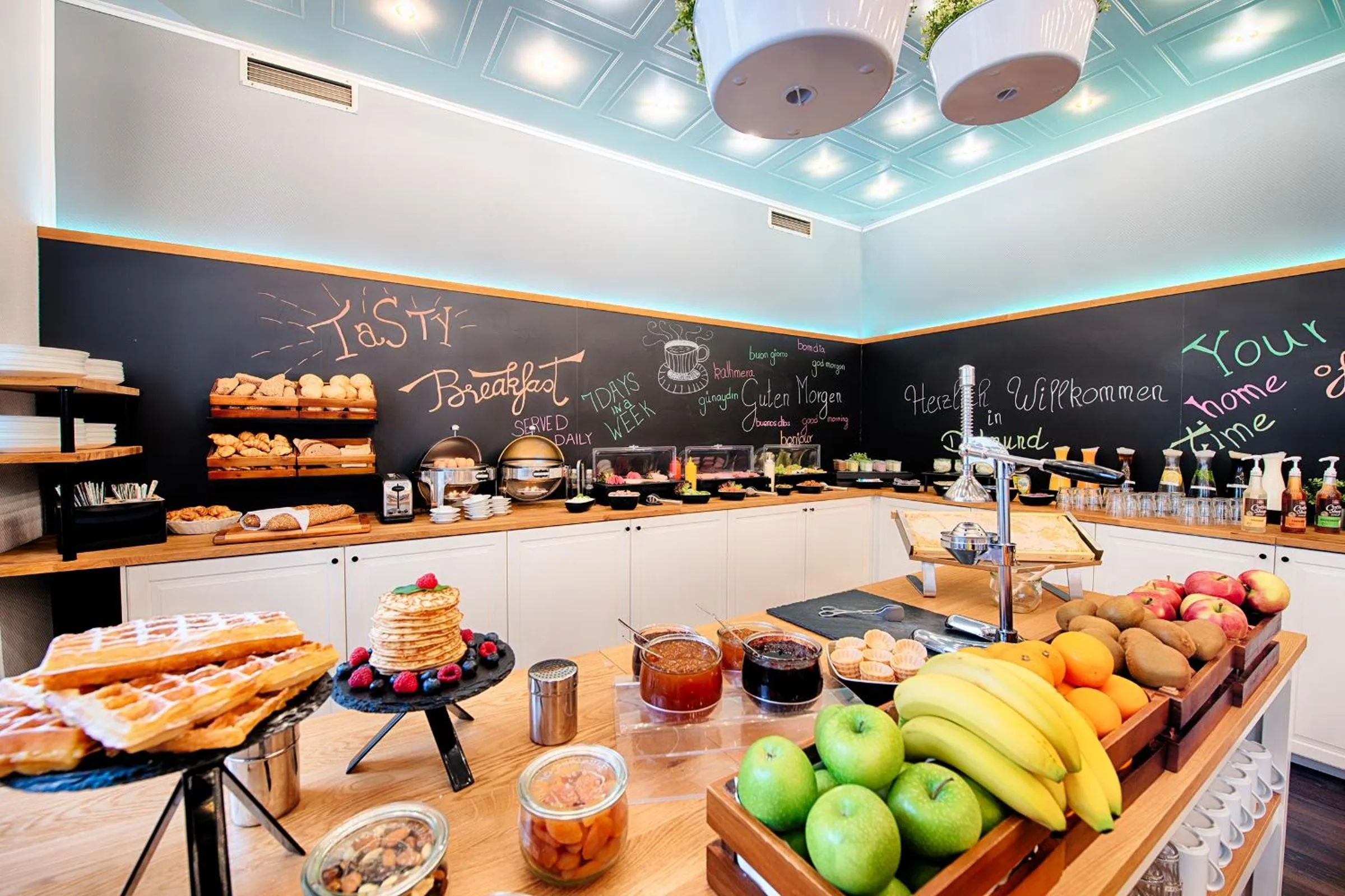 Food and drinks in Home Hotel