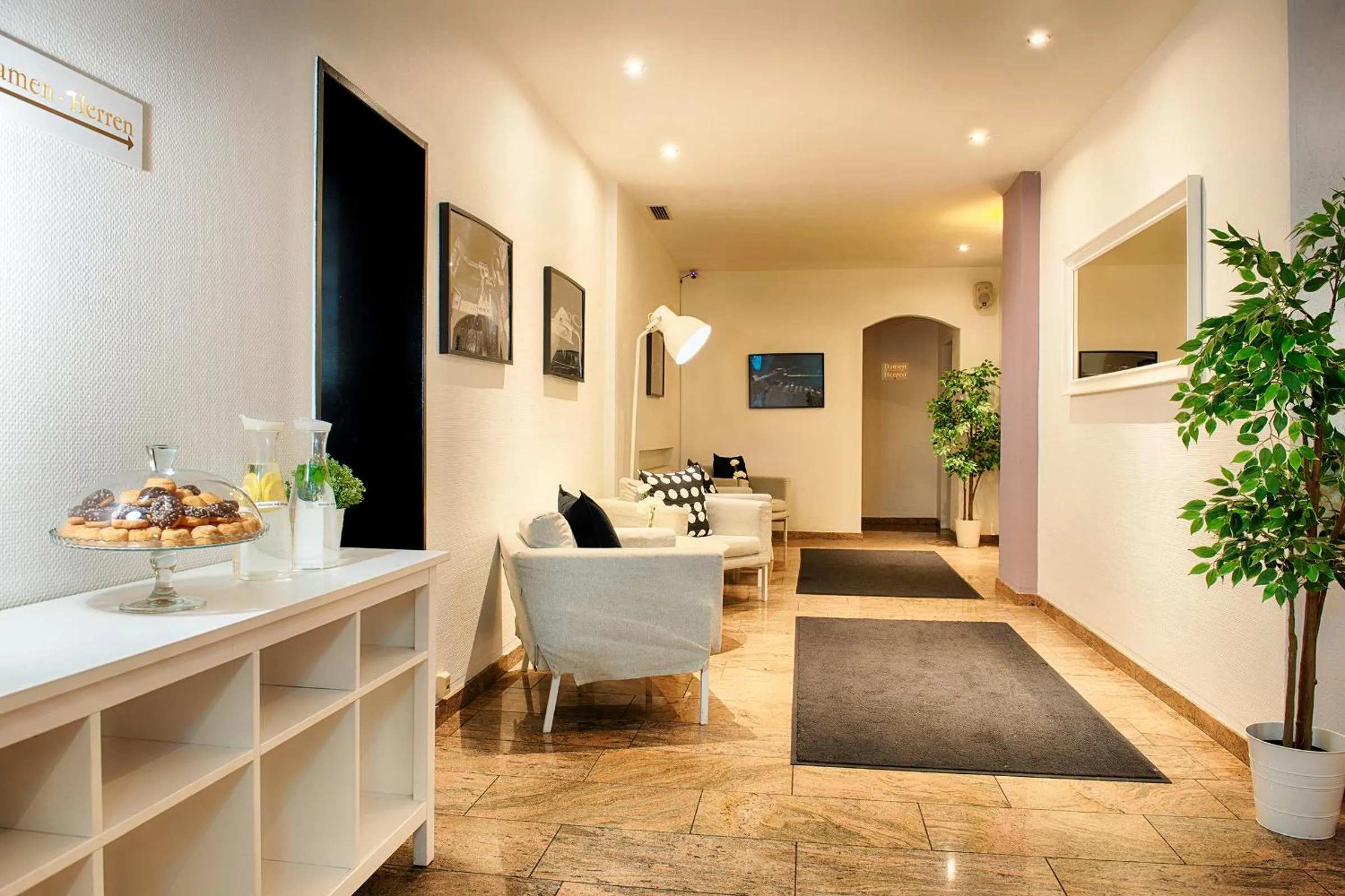 Lobby or reception in Home Hotel