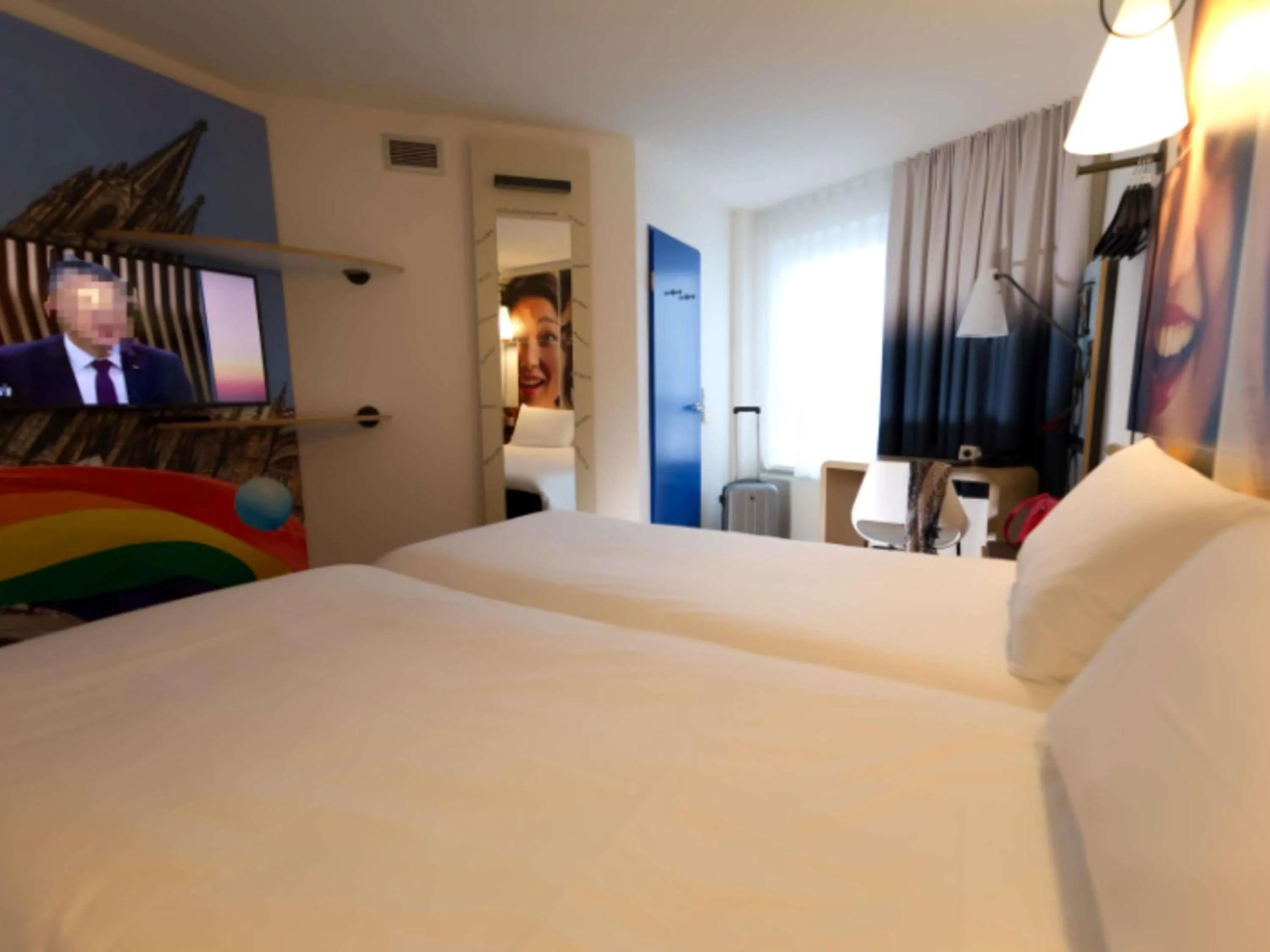 Bedroom, Bed in ibis Köln Centrum