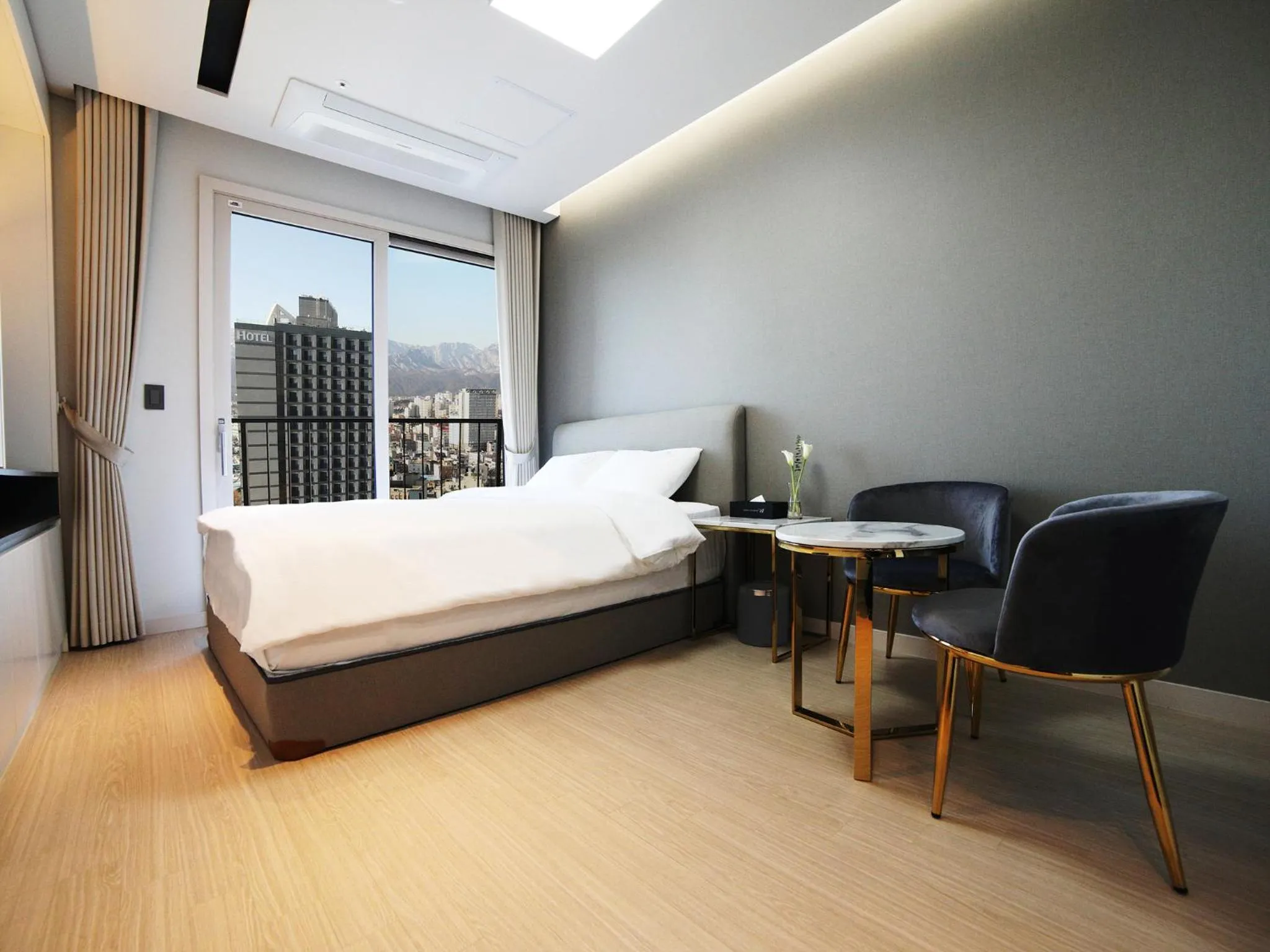 Bed in World State Hotel Sokcho