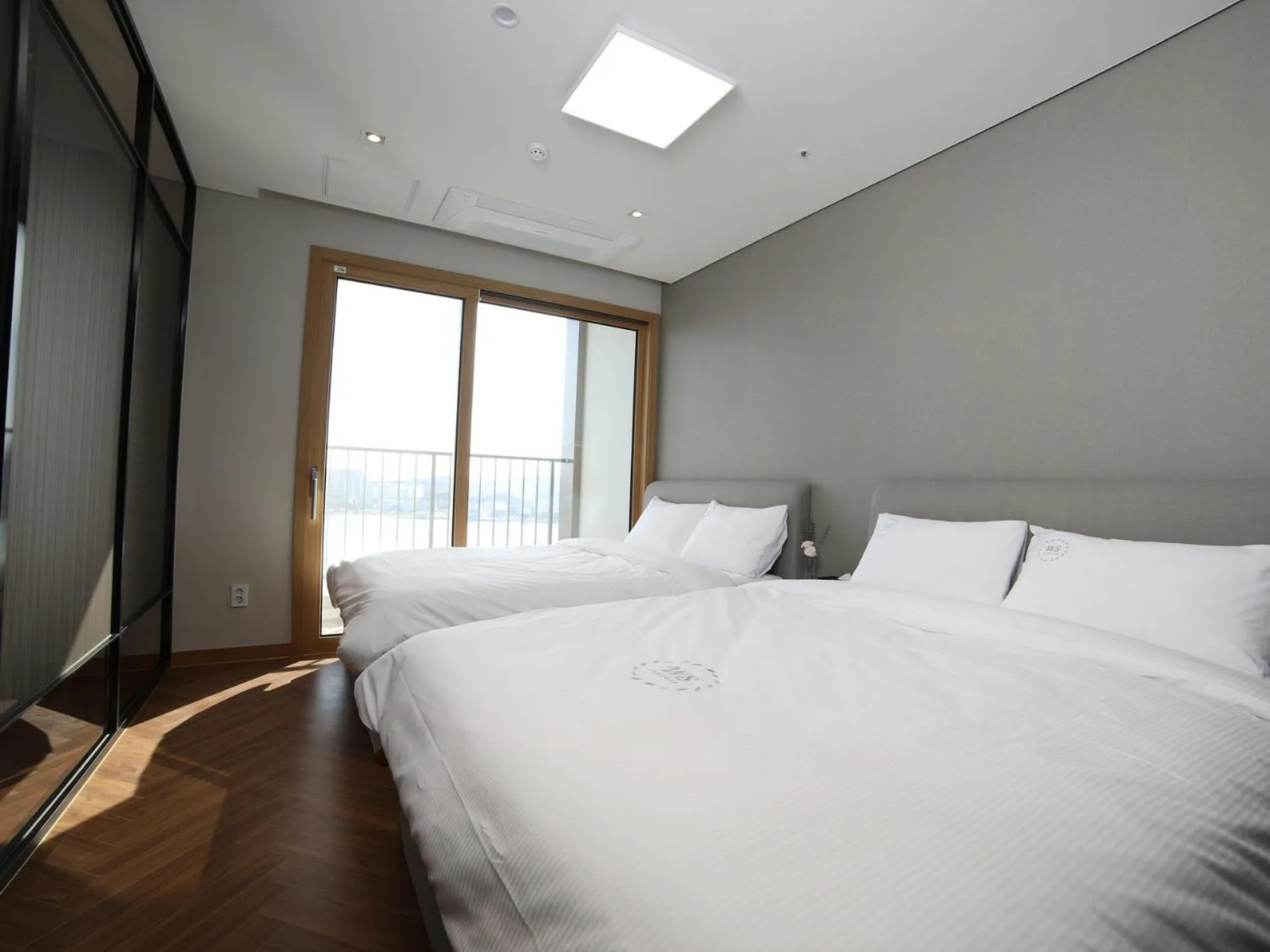 Bed in World State Hotel Sokcho