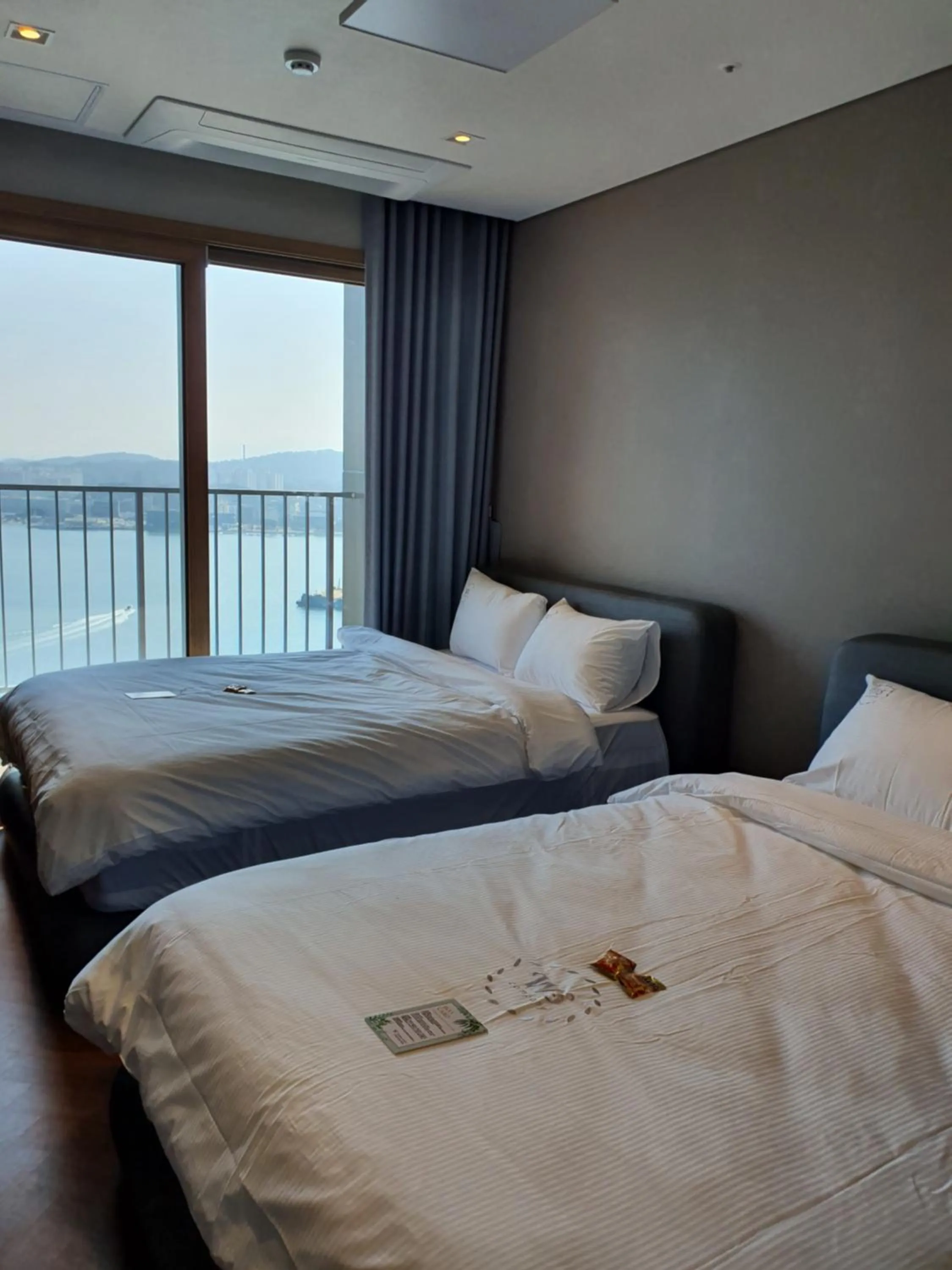 Bed in World State Hotel Sokcho