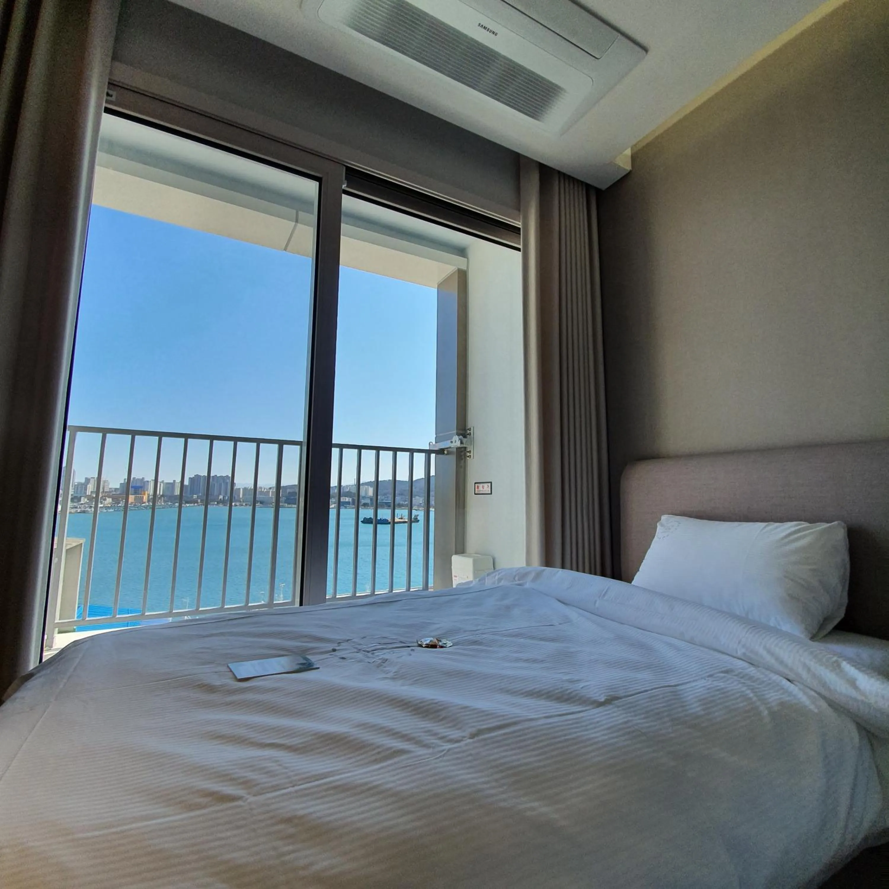 Bed in World State Hotel Sokcho