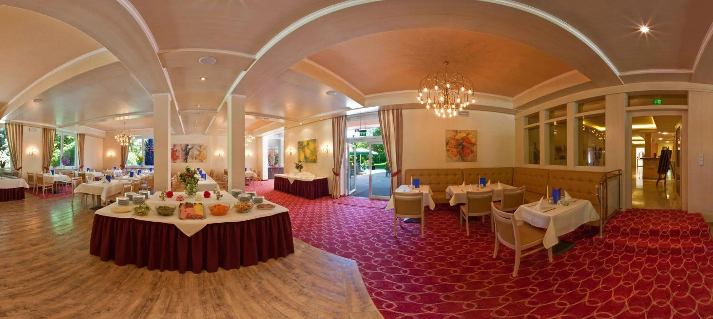 Restaurant/places to eat in PTI Hotel Eichwald