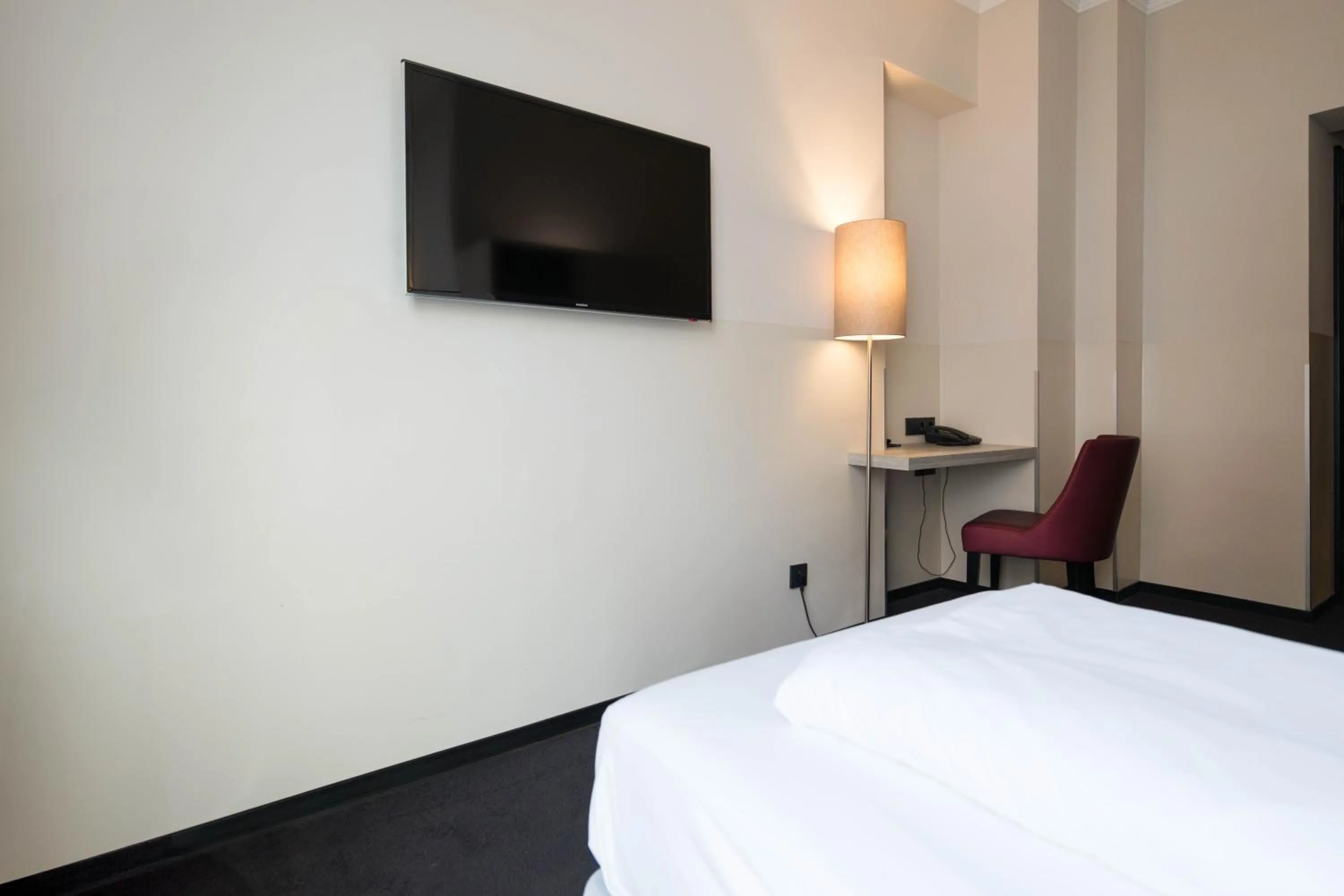 Bed in Hotel Topas Frankfurt City Centre