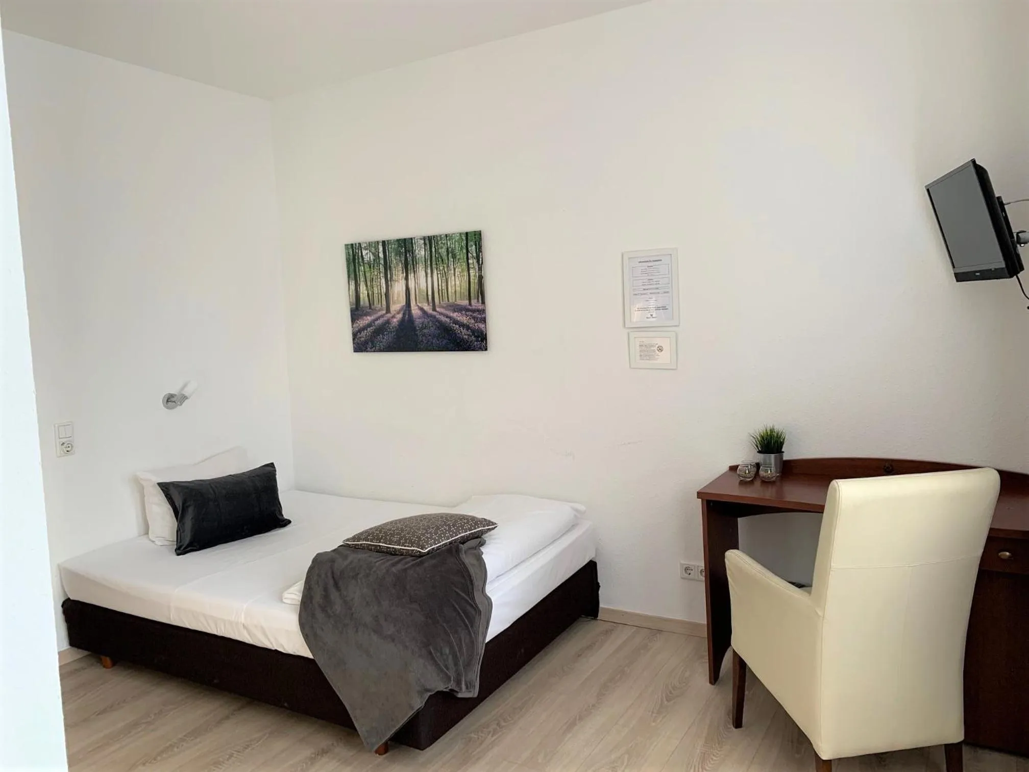 Seating area, Bed in Hotel zum Adler