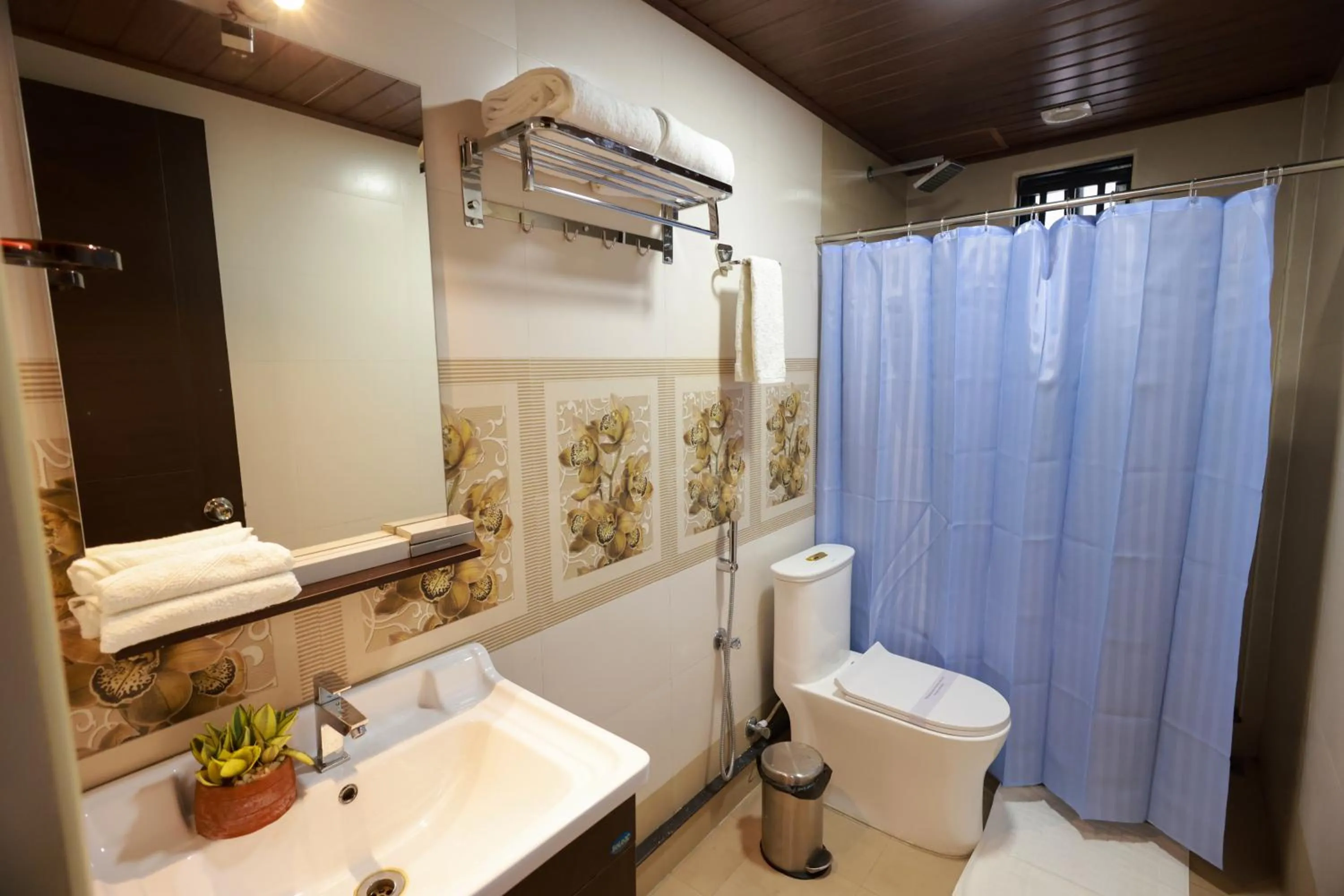 Bathroom in Builda Park inn