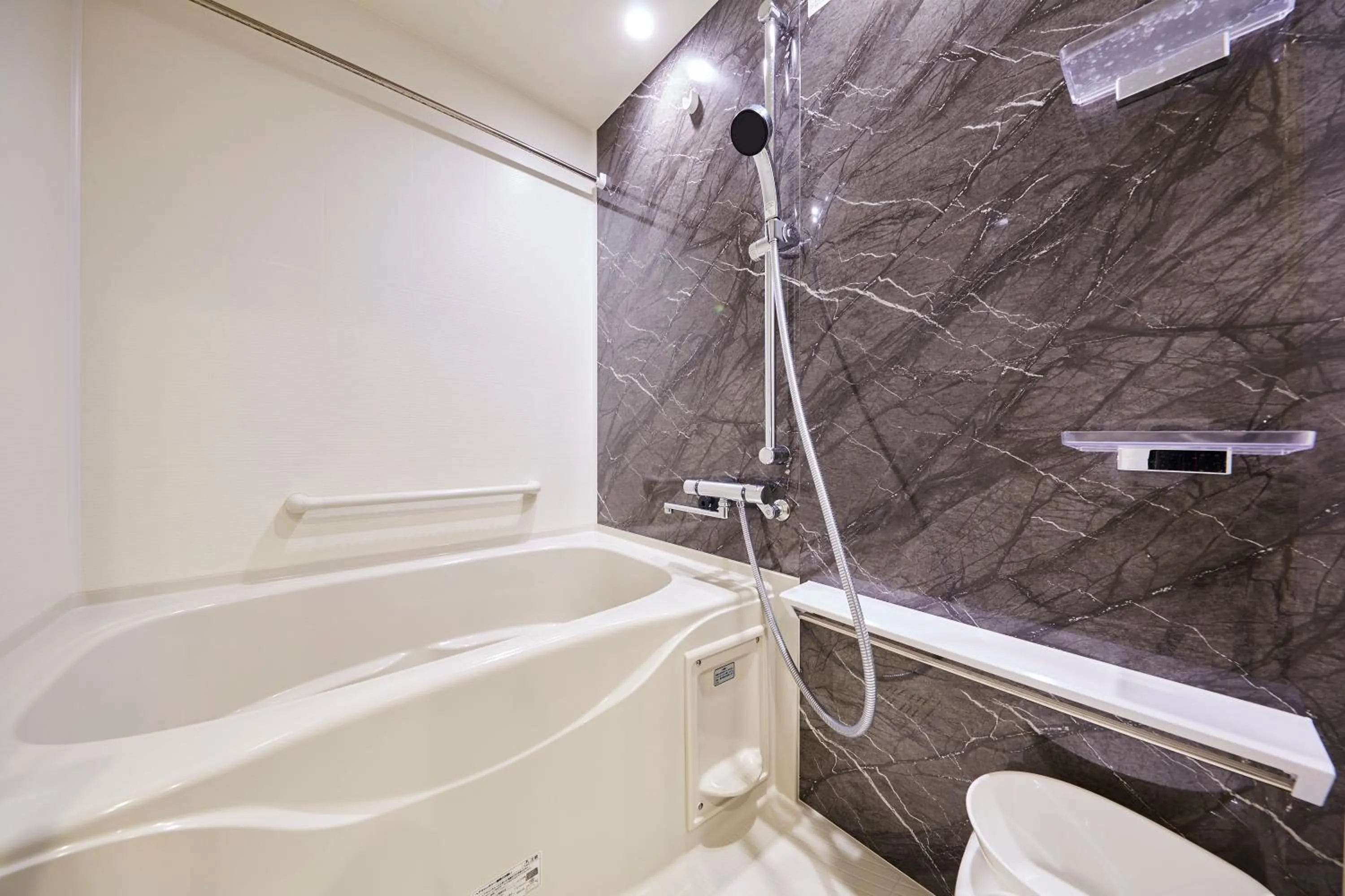 Shower in MONday Apart Ueno Shinokachimachi