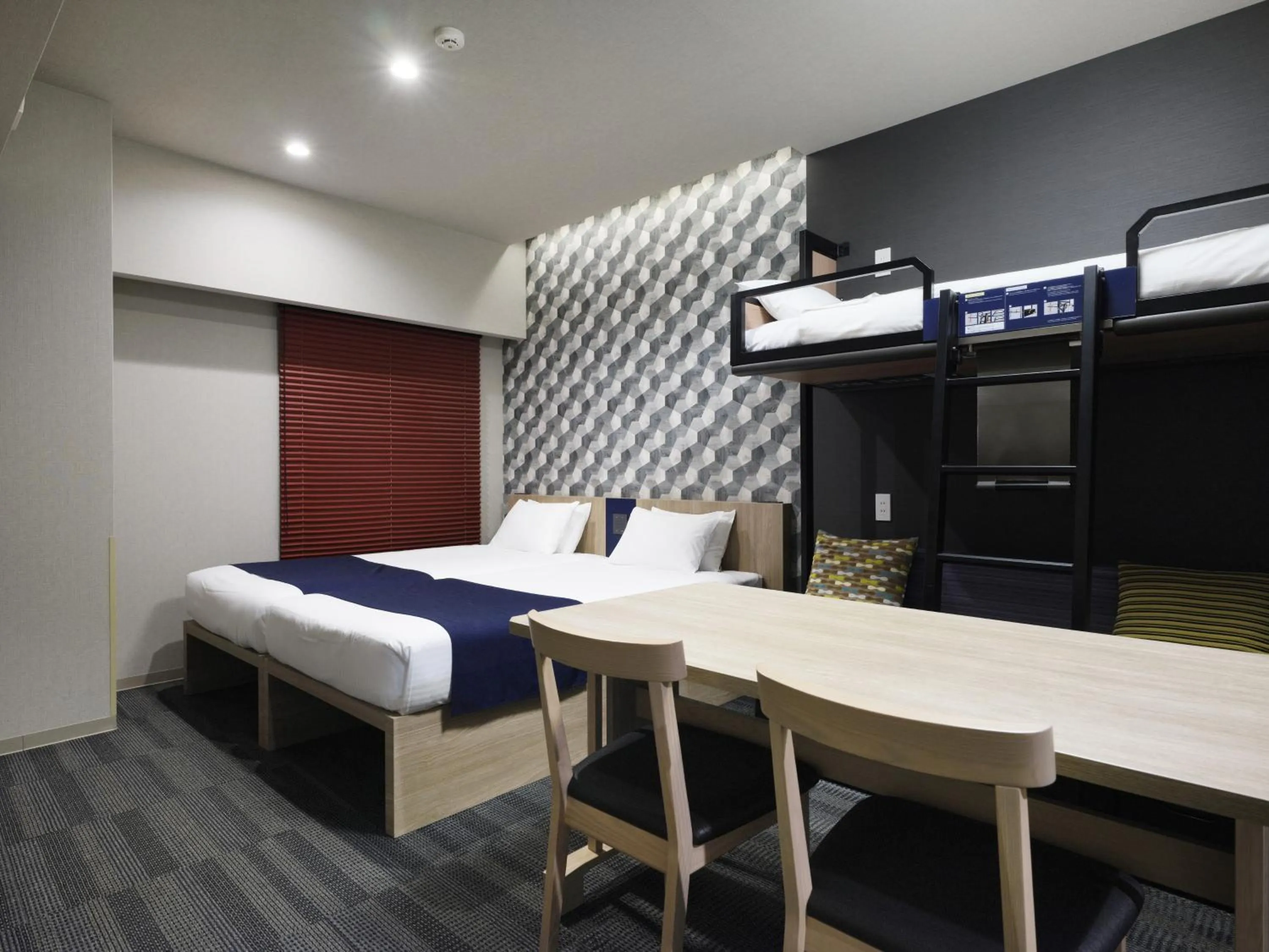 Bed in MONday Apart Ueno Shinokachimachi