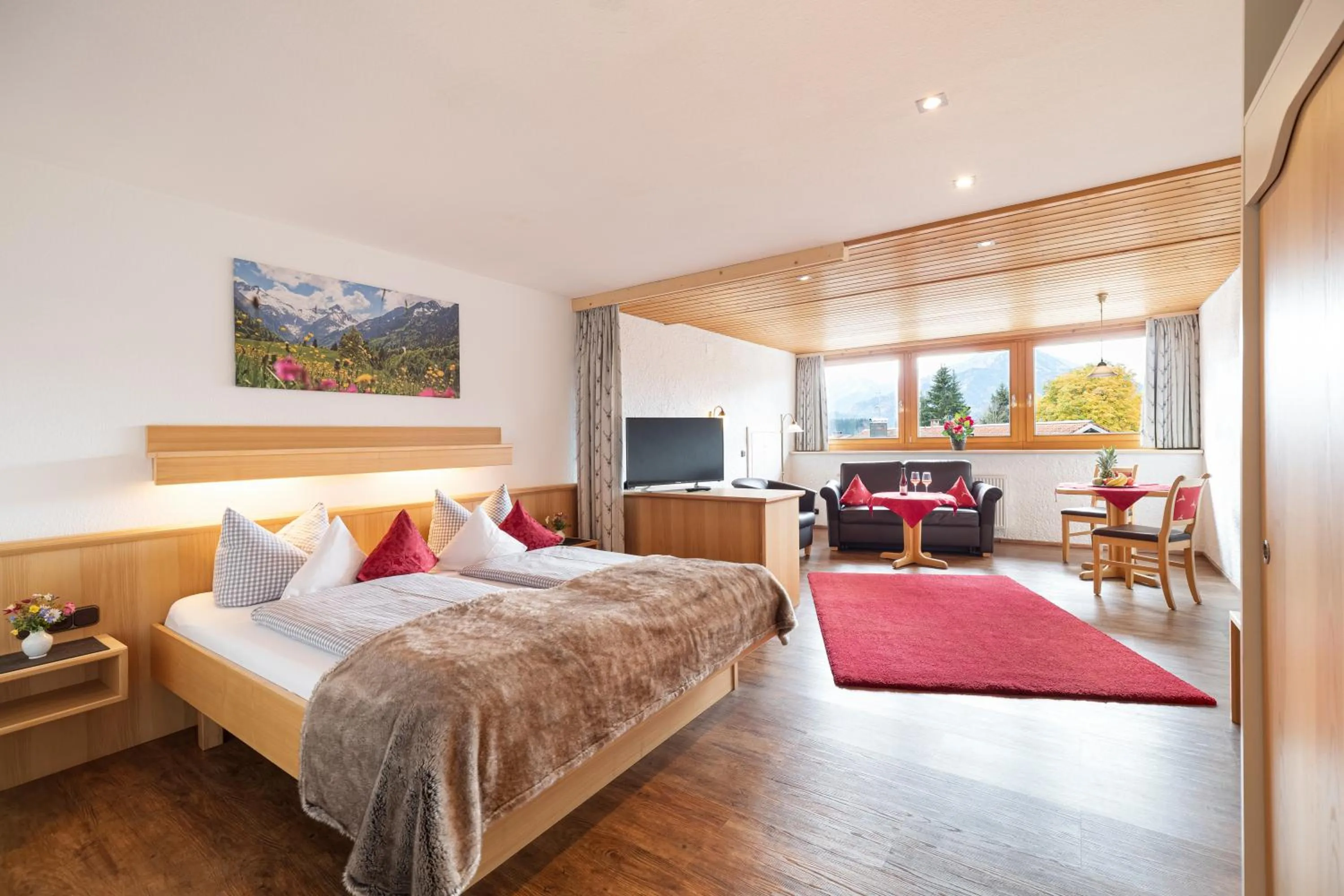 Communal lounge/ TV room, Bed in Familien- und Wellnesshotel "Landhaus Viktoria"