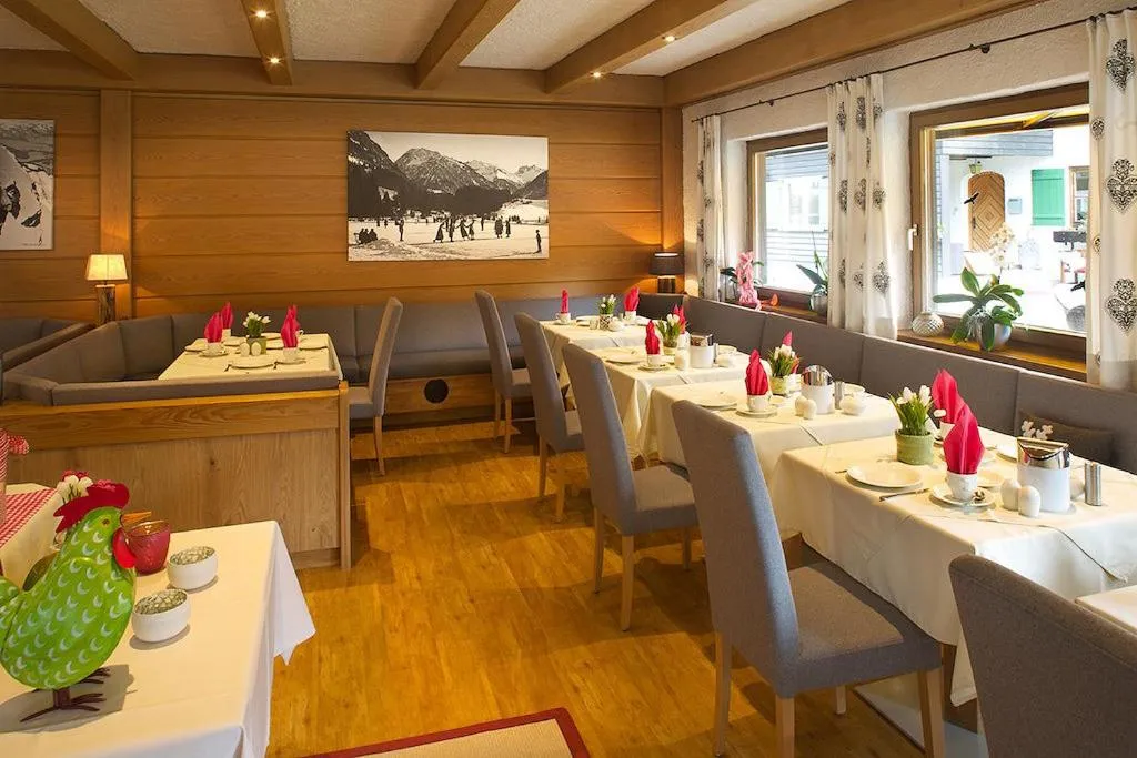 Restaurant/places to eat in Hotel Menning ***S