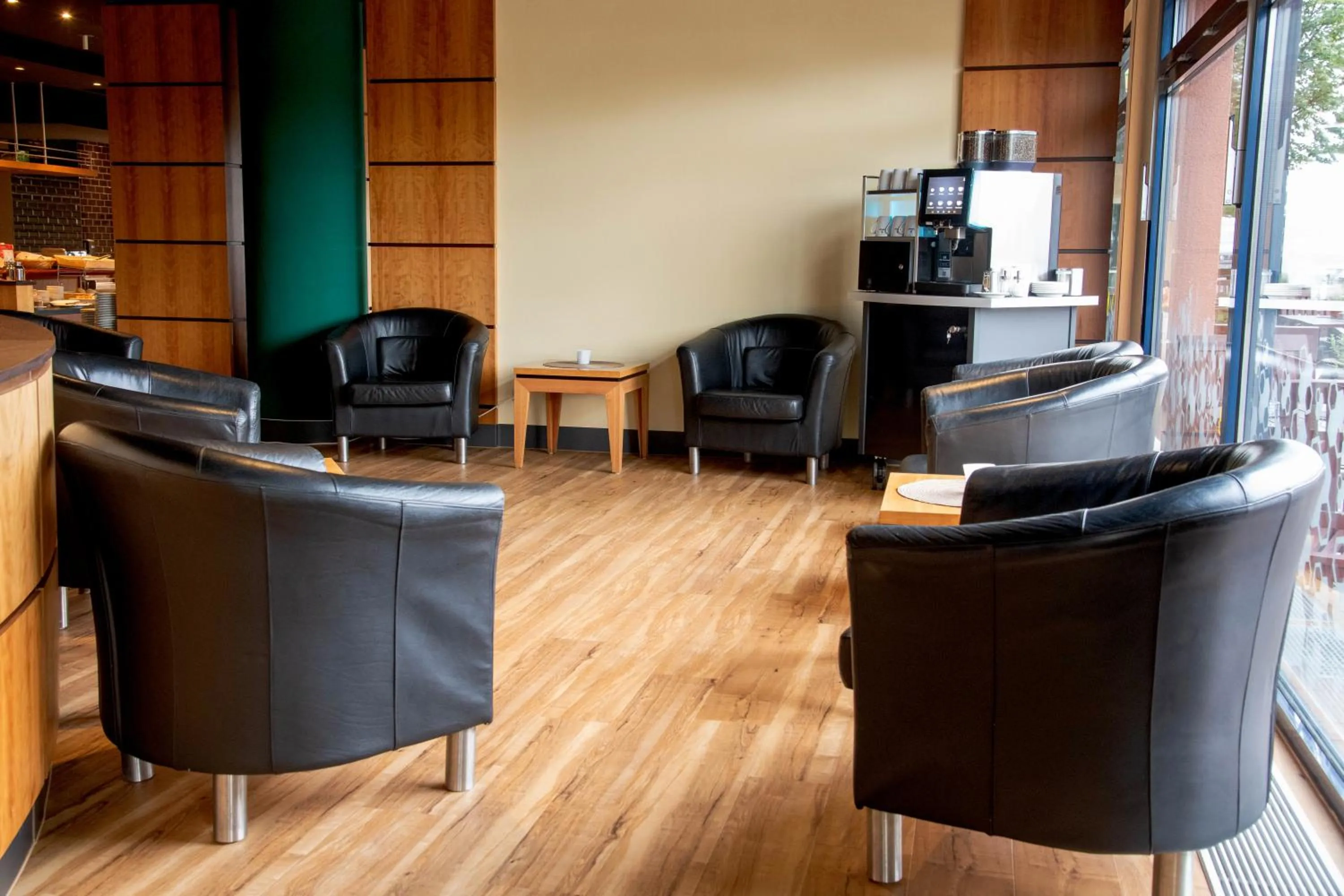 Lobby or reception in Best Western Premier Airporthotel Berlin