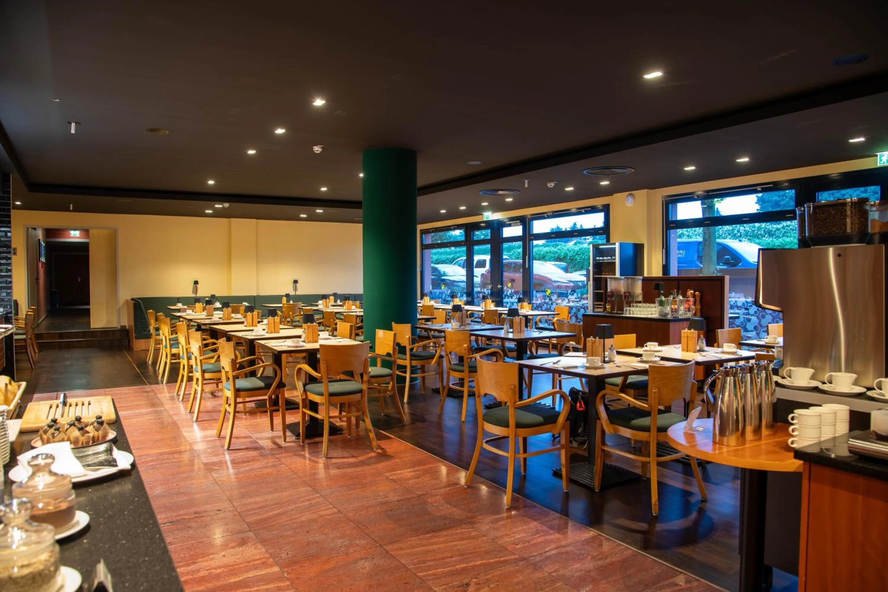 Restaurant/places to eat in Best Western Premier Airporthotel Berlin