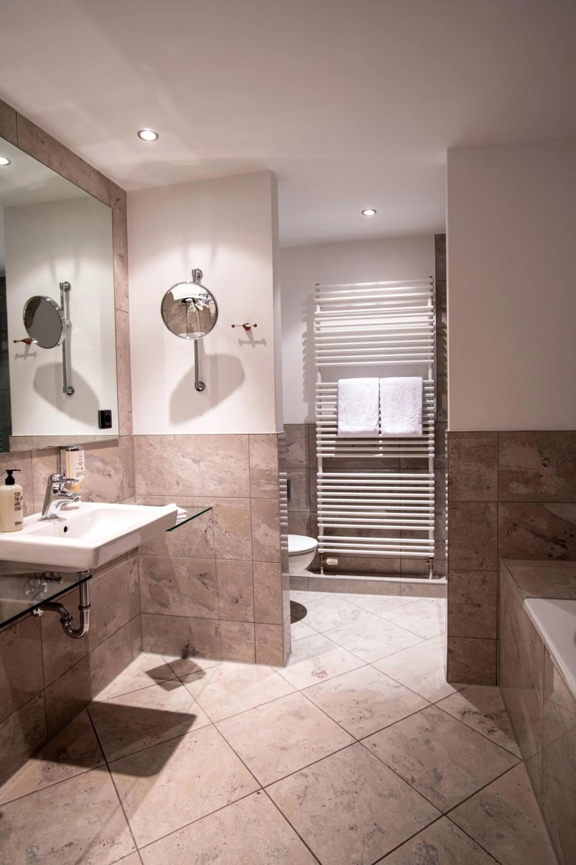 Shower in Best Western Premier Airporthotel Berlin