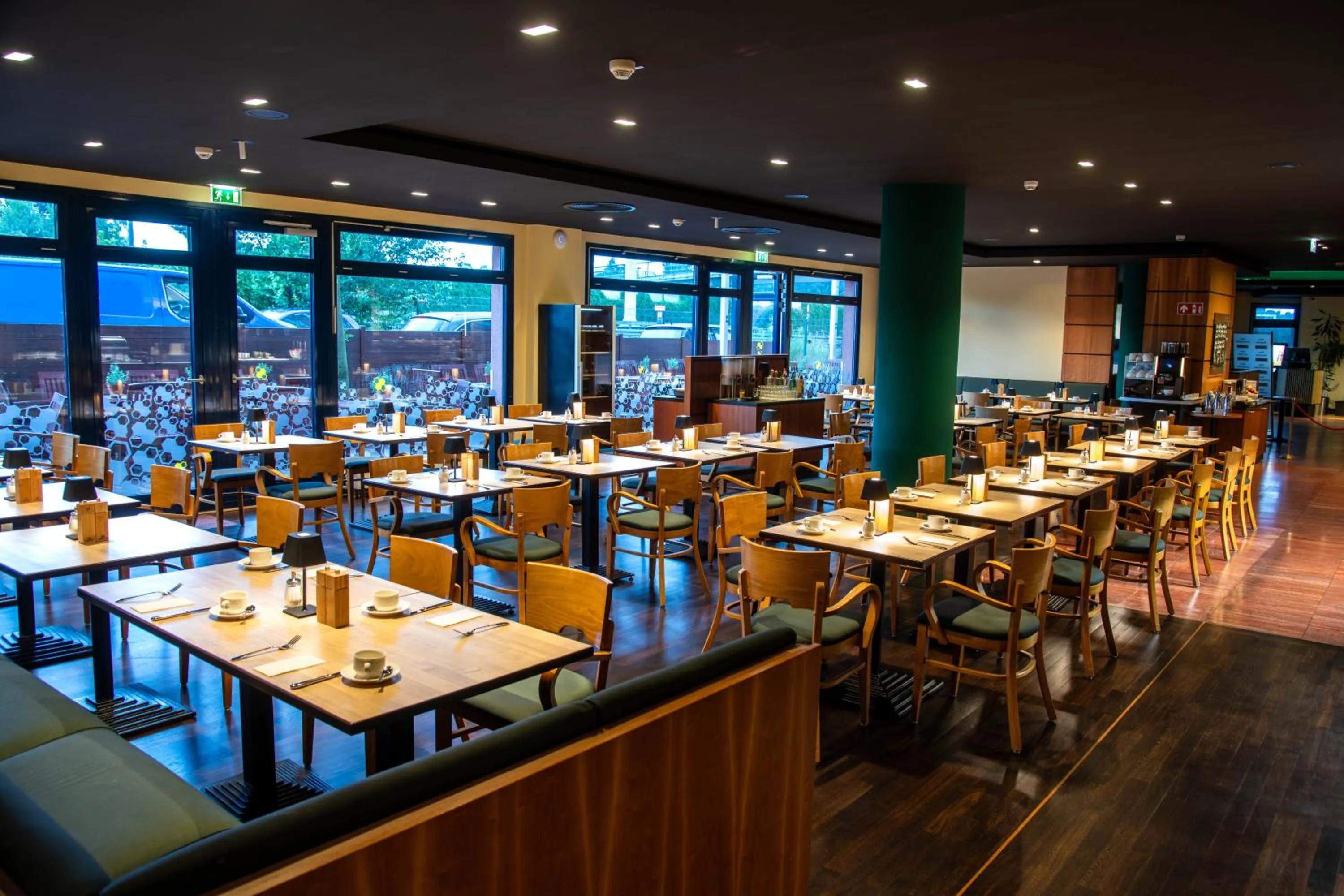 Restaurant/places to eat in Best Western Premier Airporthotel Berlin