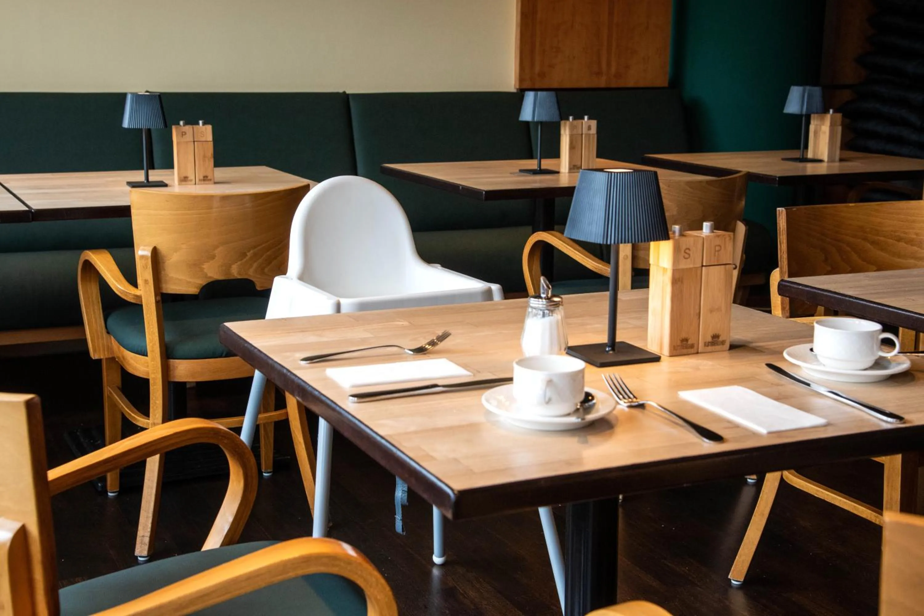 Restaurant/places to eat in Best Western Premier Airporthotel Berlin