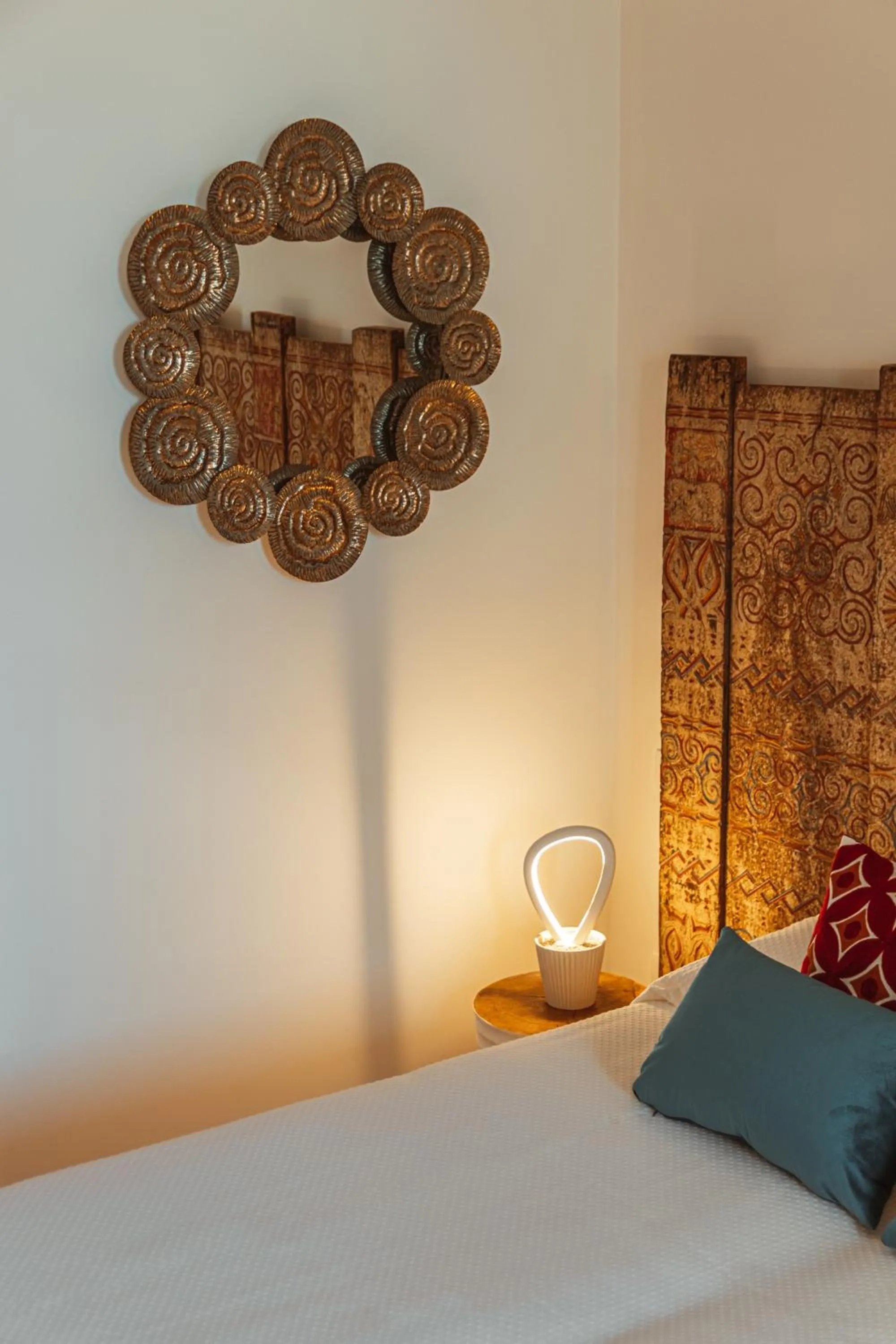 Decorative detail, Bed in Echi di Puglia Marsento