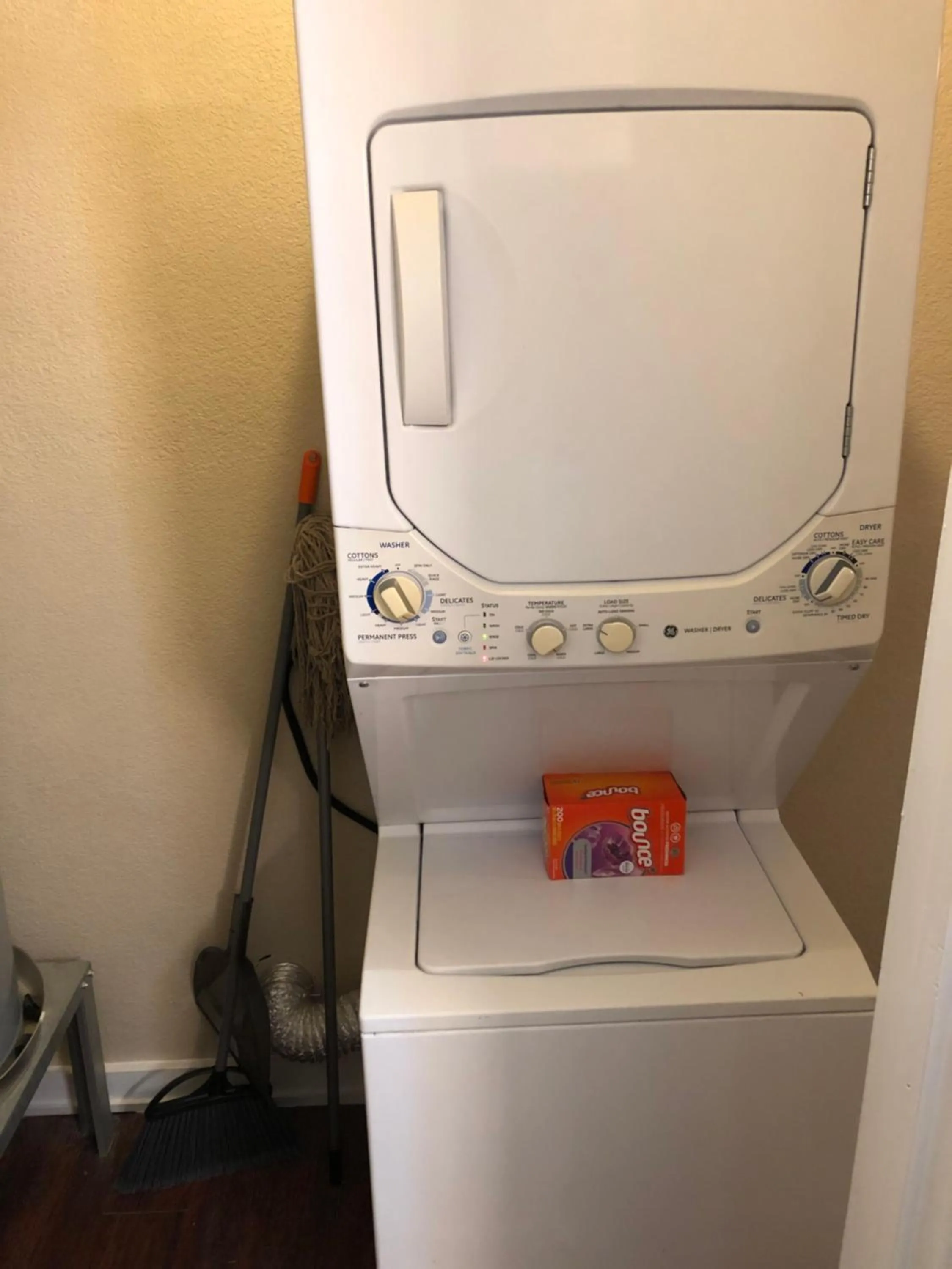 laundry in Cozy Downtown Guest House 2BR/1BA Sleeps 8