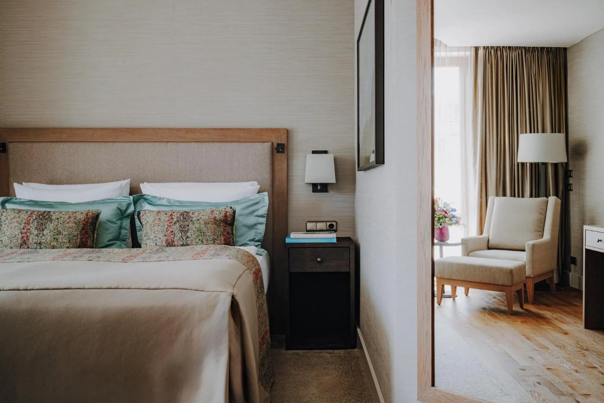 Photo of the whole room, Bed in Althoff Seehotel Überfahrt