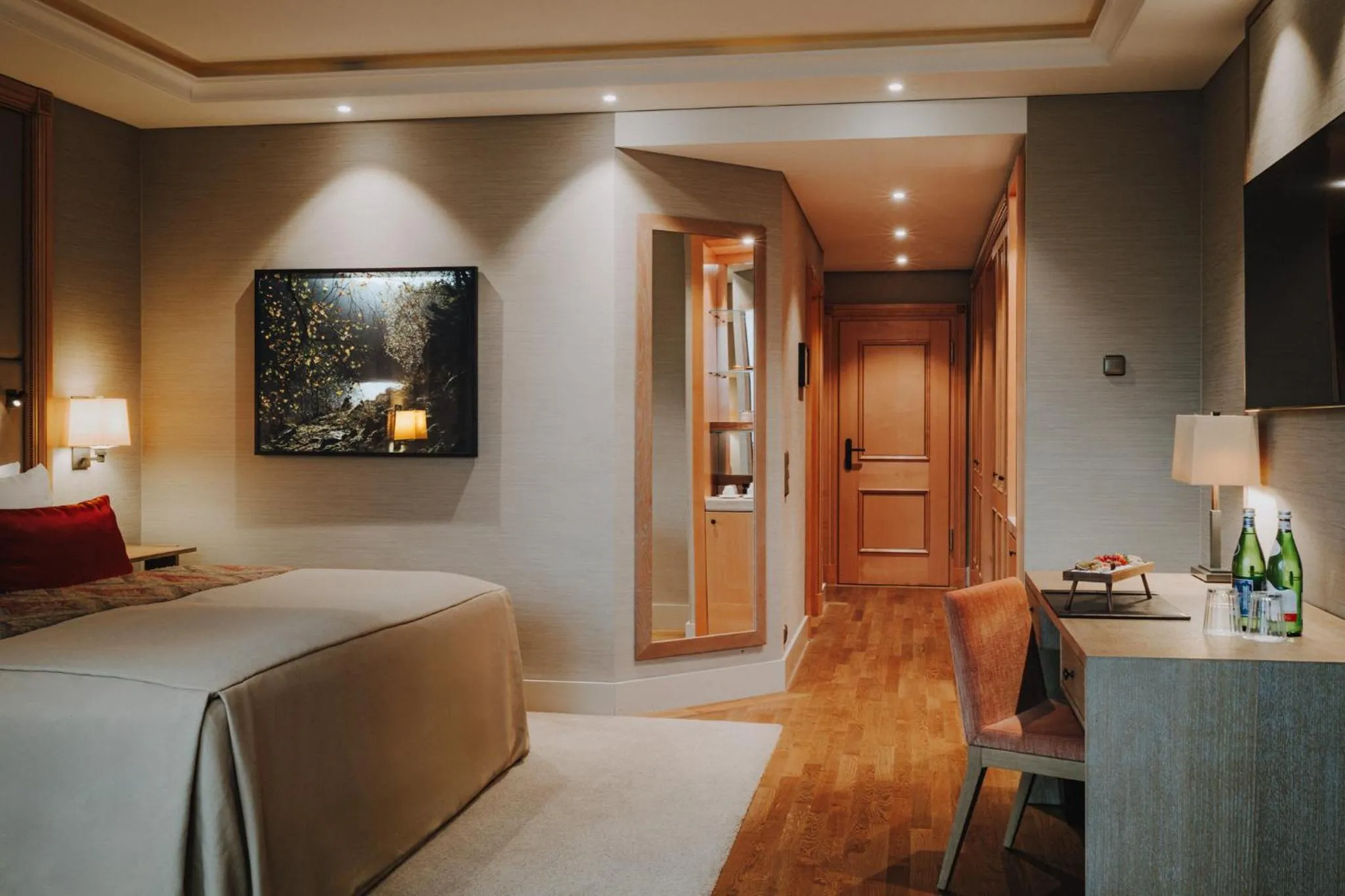 Photo of the whole room, Bed in Althoff Seehotel Überfahrt