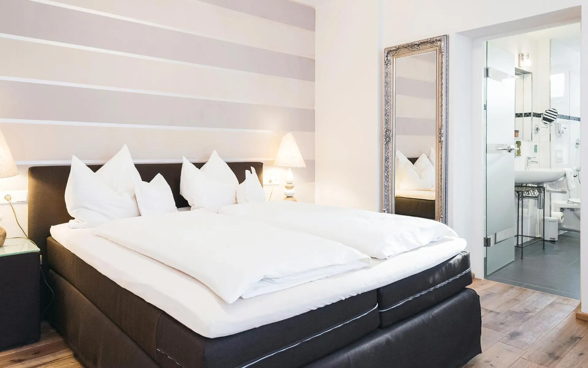 Garden view, Bed in Boutique Hotel Friesinger