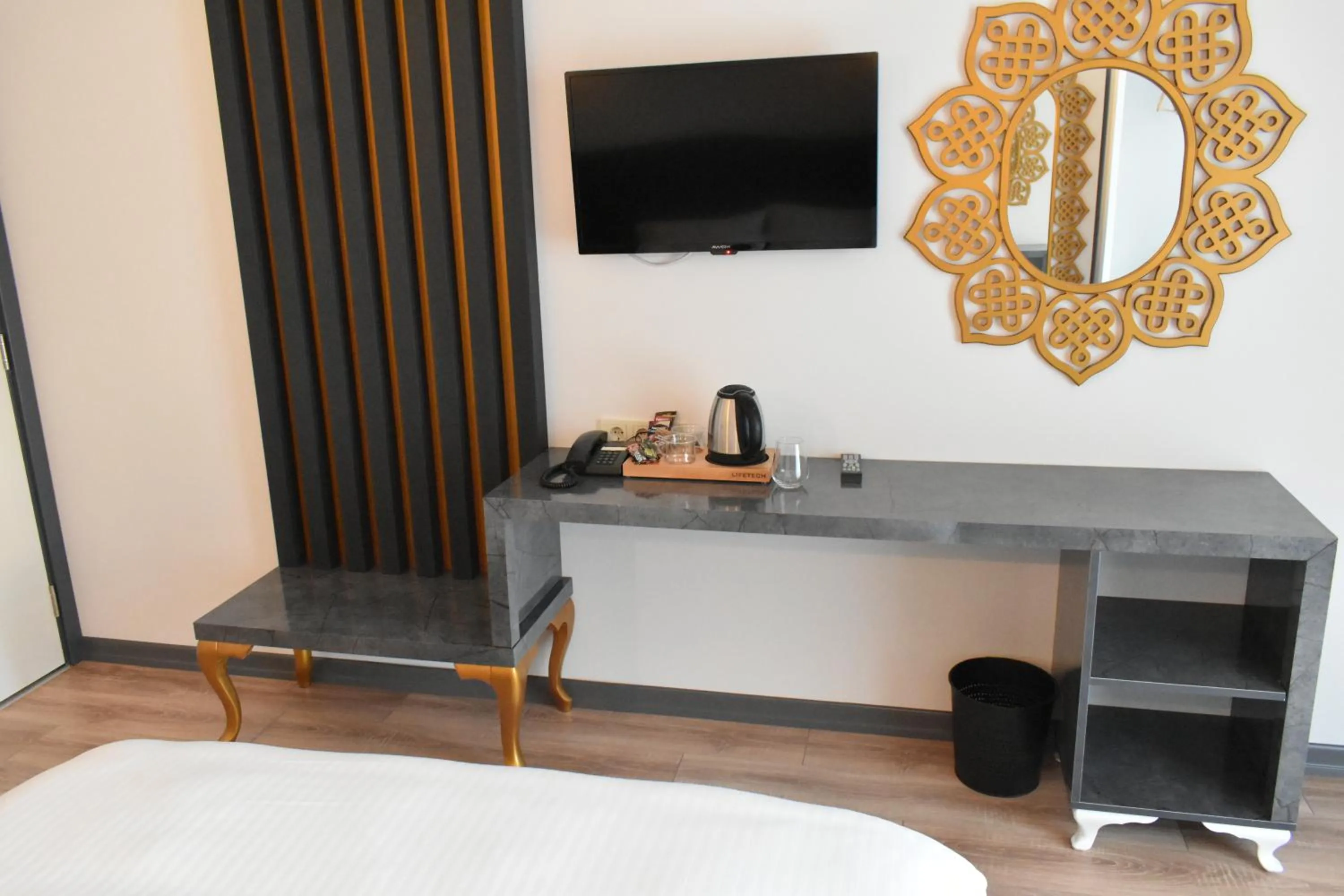 TV and multimedia in Avcılar Garden Hotel