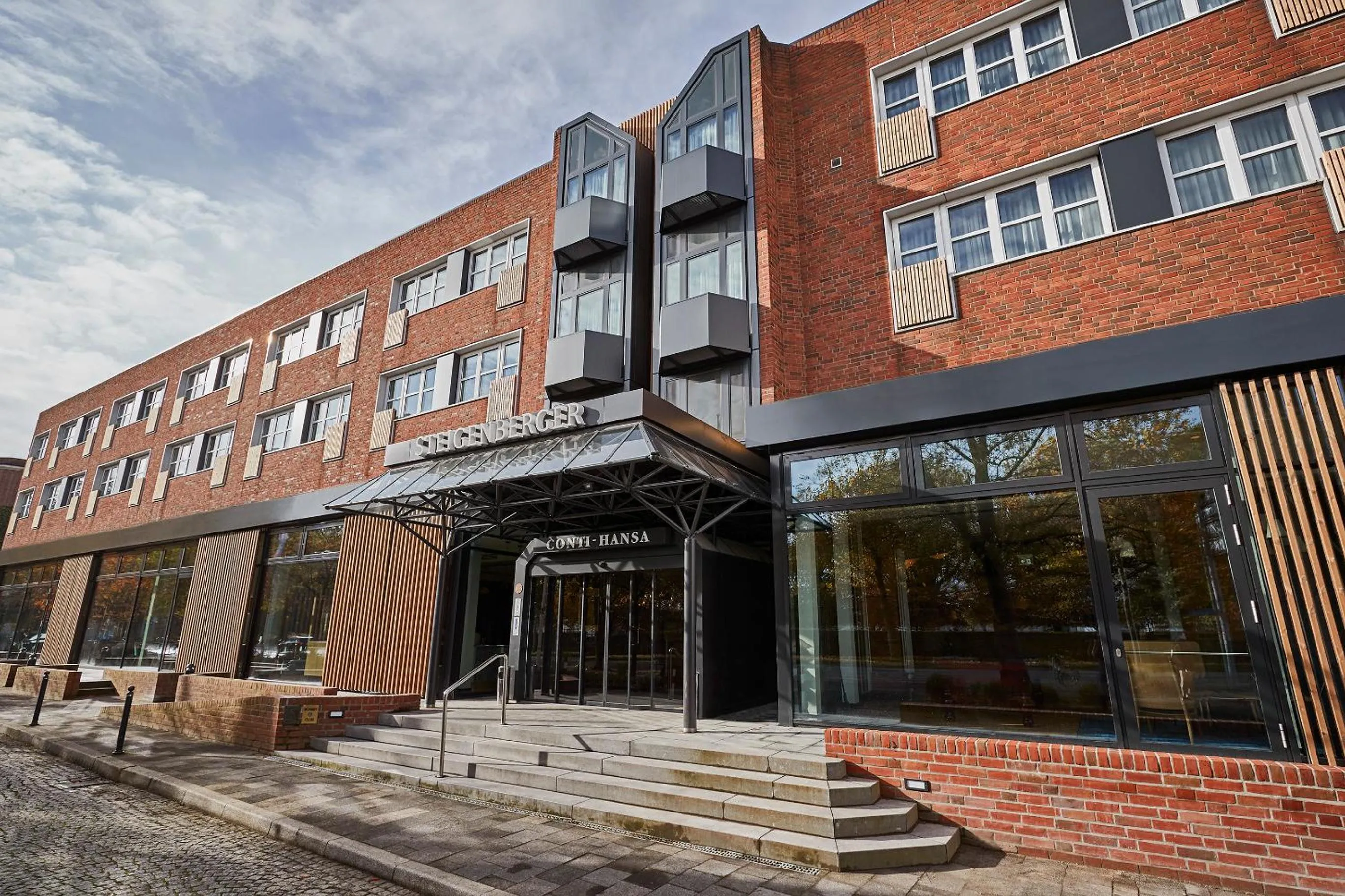 Facade/entrance in Steigenberger Hotel Conti Hansa Kiel