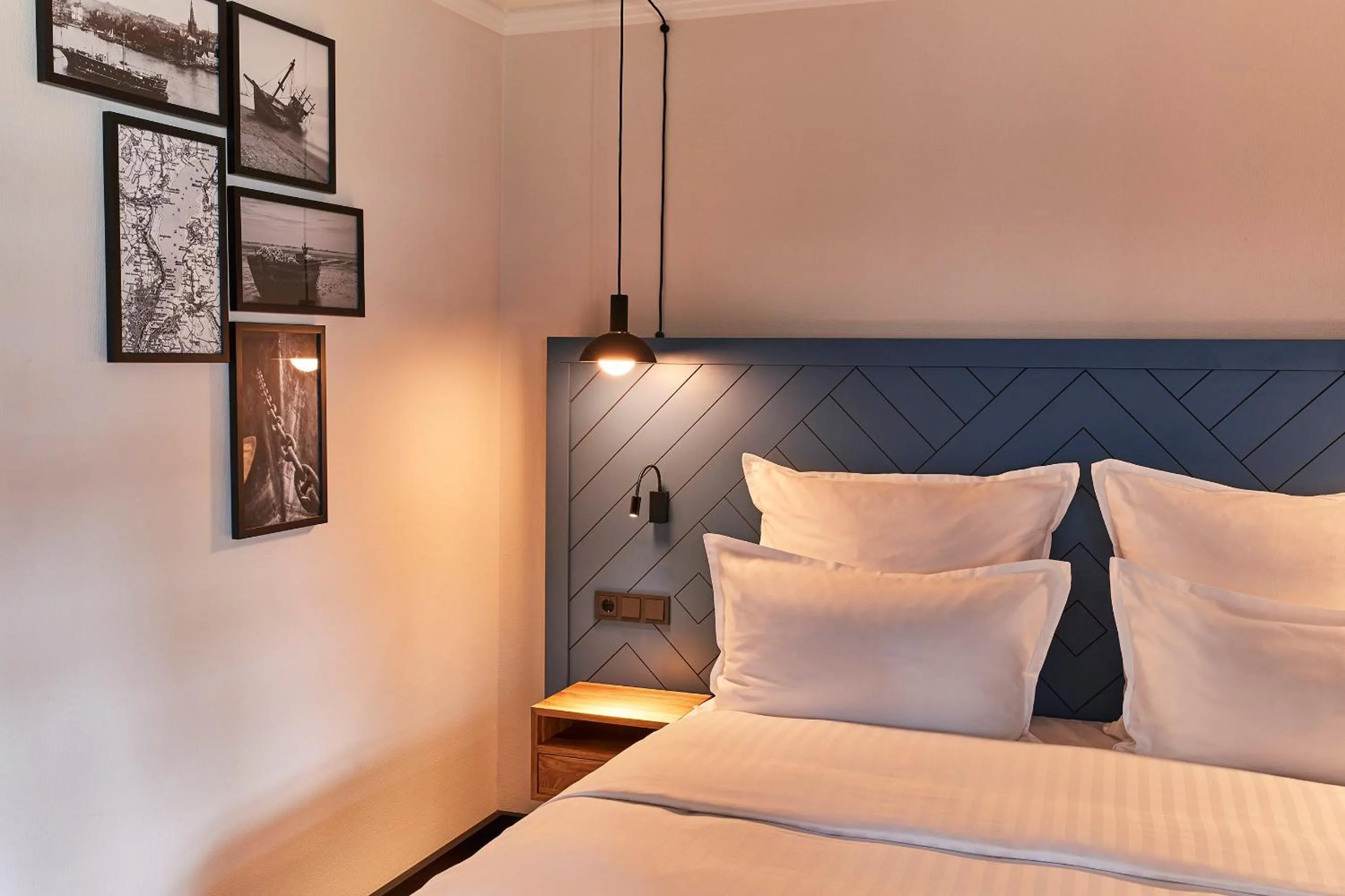 Bedroom, Bed in Steigenberger Hotel Conti Hansa Kiel