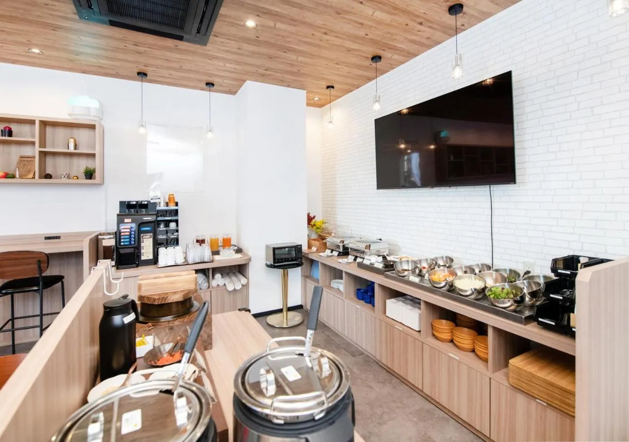 Restaurant/places to eat in APA Hotel Fukuoka Tenjin Nishi