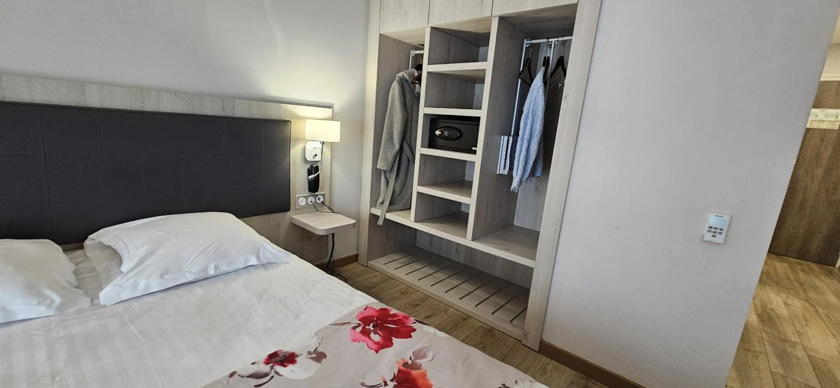 Bedroom, Bed in Berg'hotel