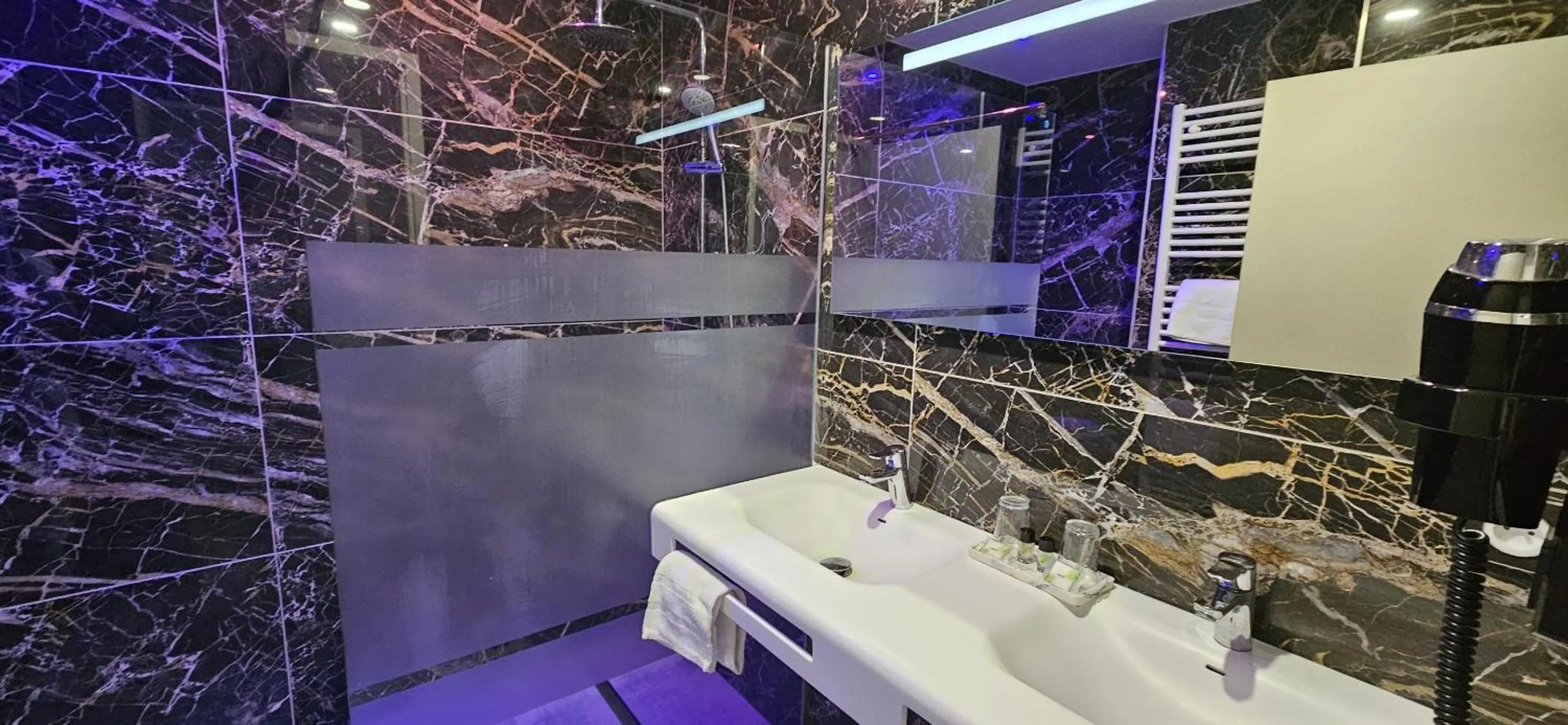 Bathroom in Berg'hotel