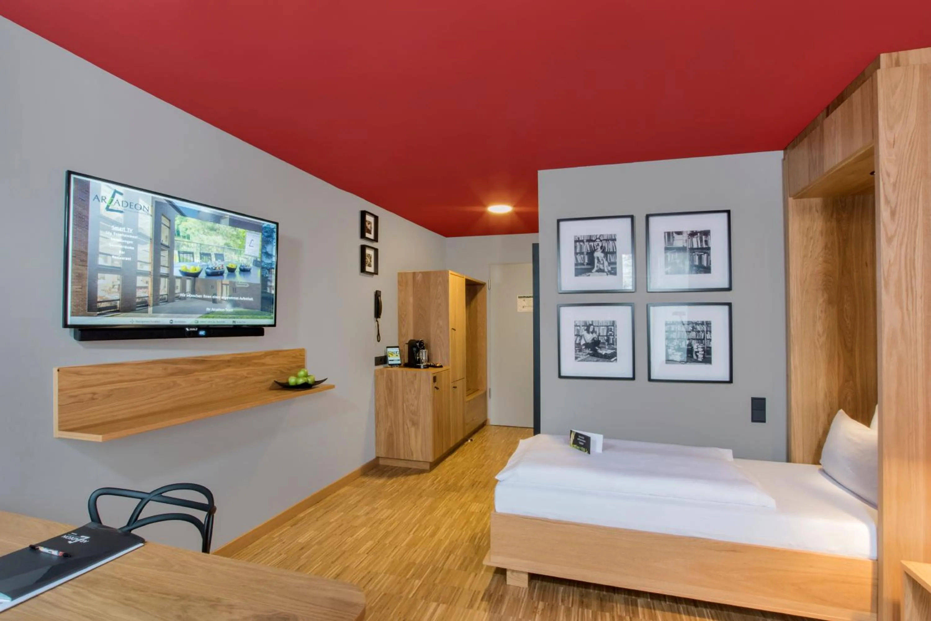 Photo of the whole room, Bed in Arcadeon