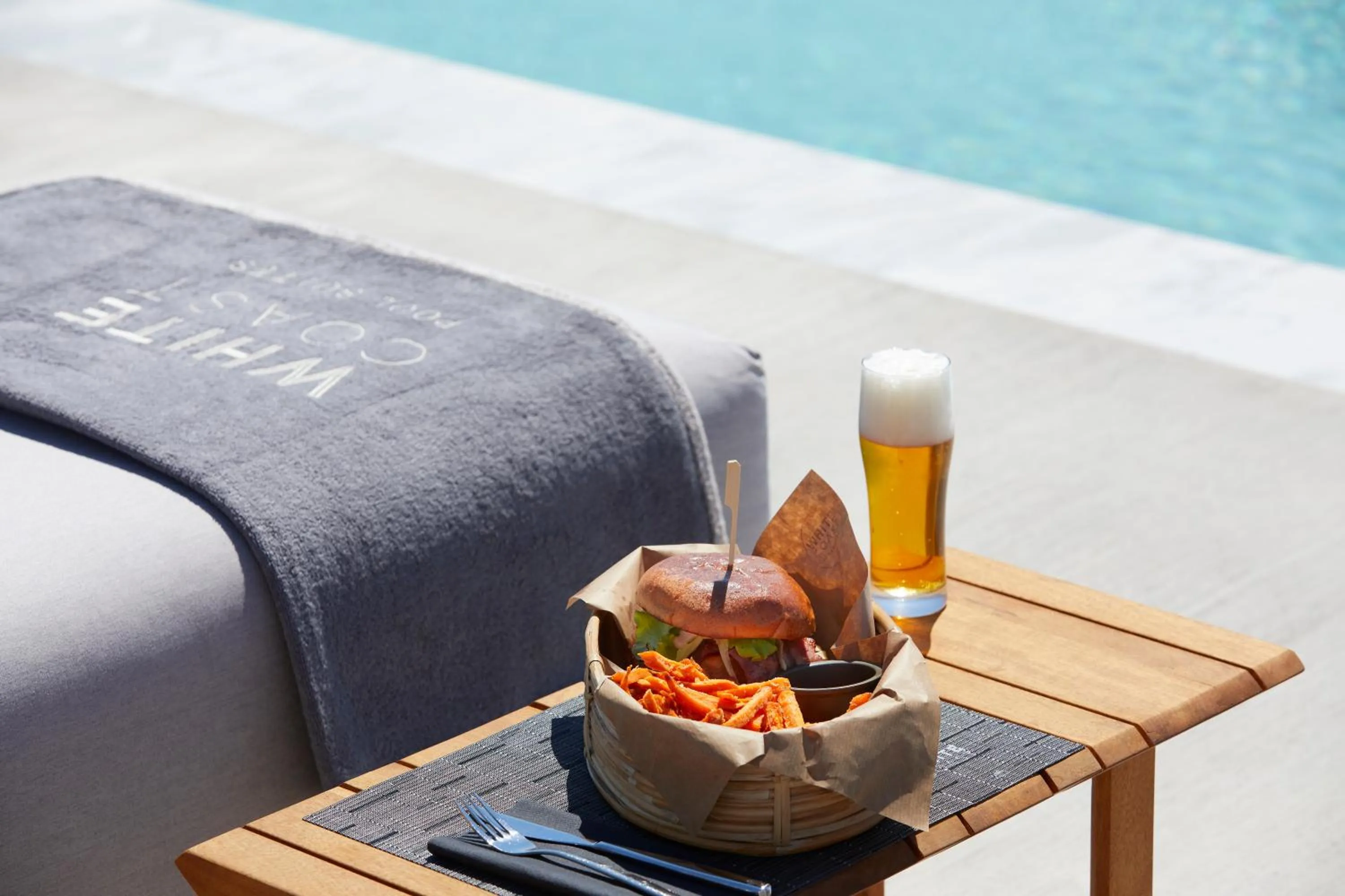 Food and drinks in Domes White Coast Milos, Adults Only