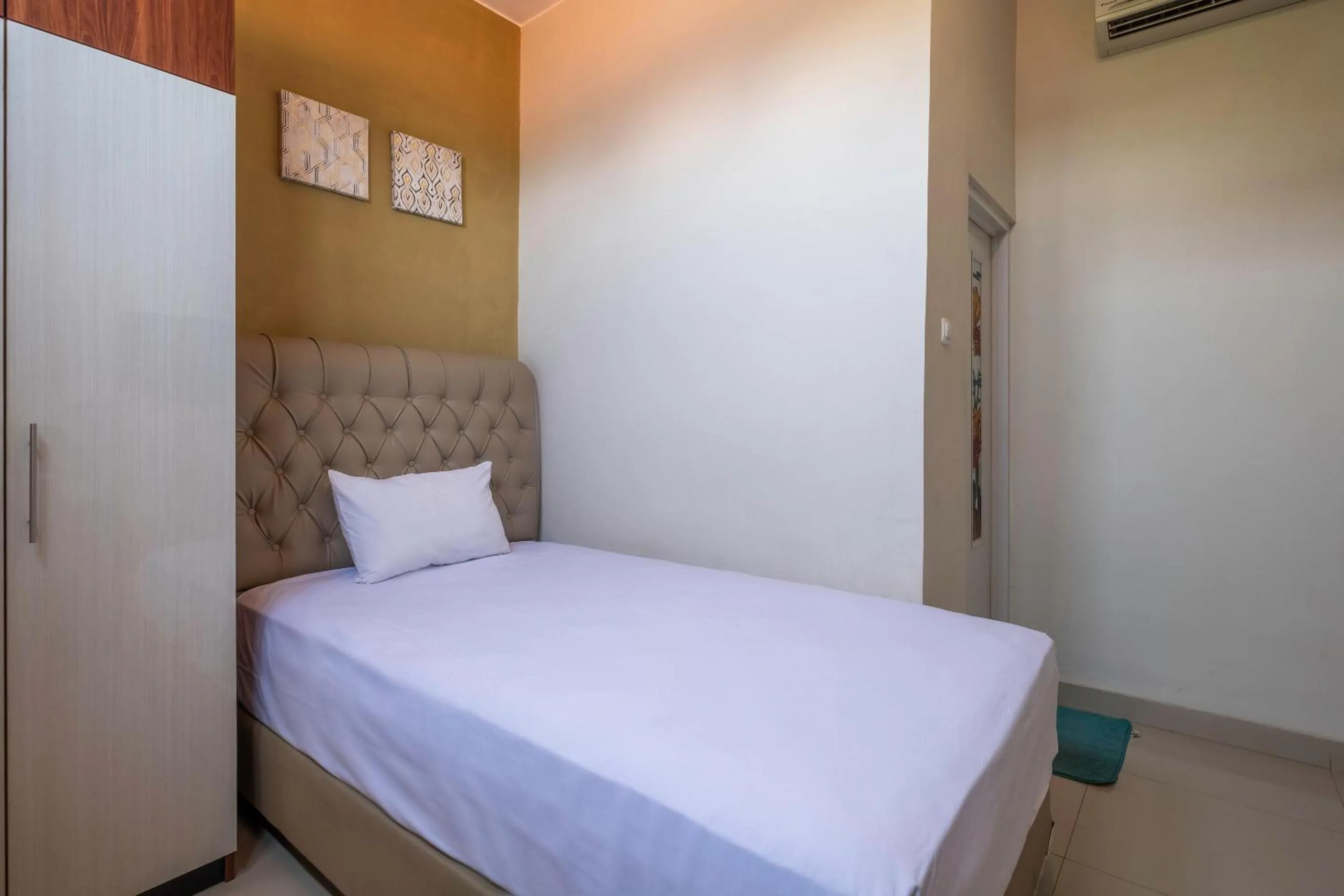 Bedroom, Bed in Koolkost near Stikes Cirebon